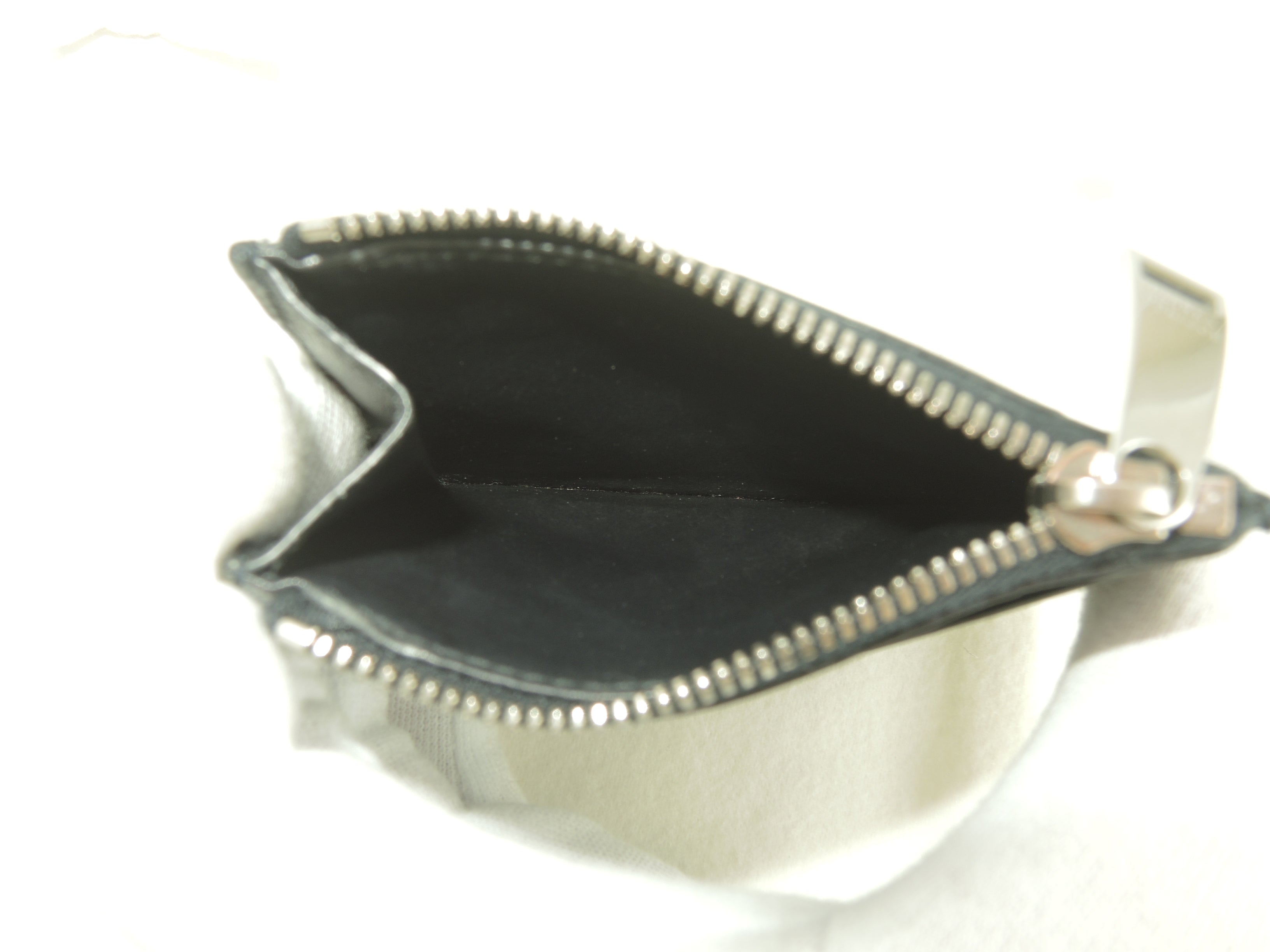 Bottega Veneta Portamonete in pelle nera con motivo Intrecciato interno e tasche per carte @S02088900O