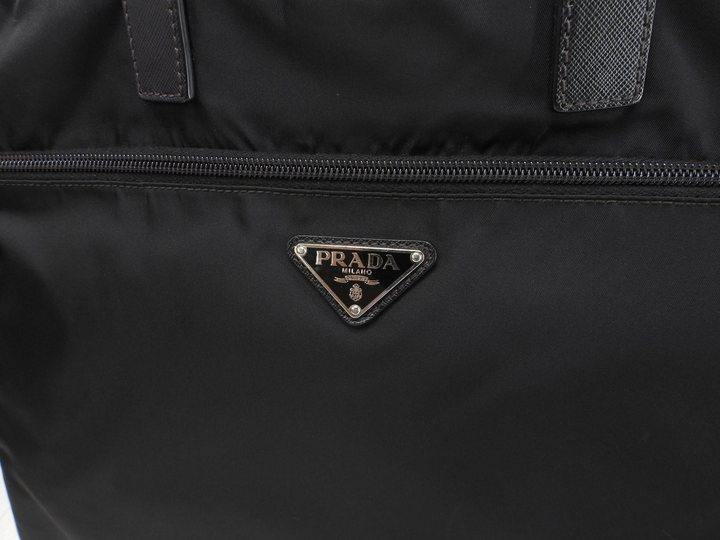 Borsello Prada grande in pelle Saffiano/nylon nero con portadocumenti con cerniera@165 3
