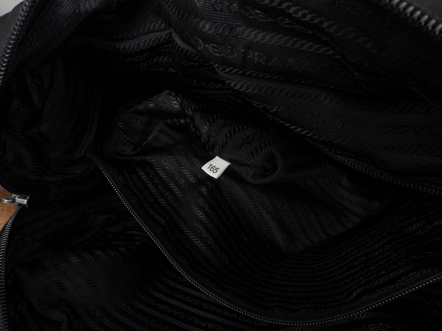 Borsello Prada grande in pelle Saffiano/nylon nero con portadocumenti con cerniera@165 3