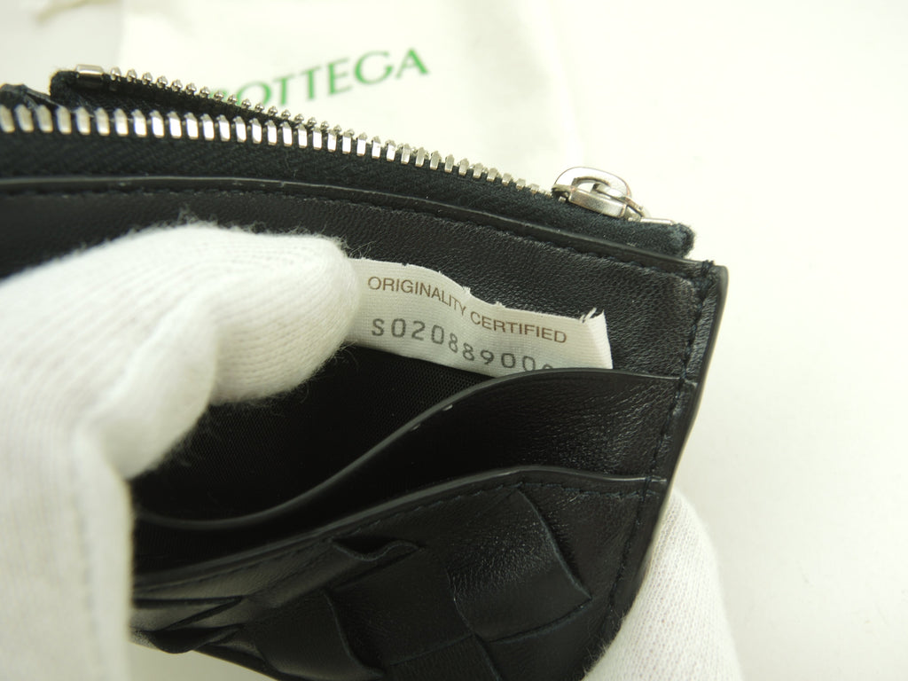Bottega Veneta Portamonete in pelle nera con motivo Intrecciato interno e tasche per carte @S02088900O