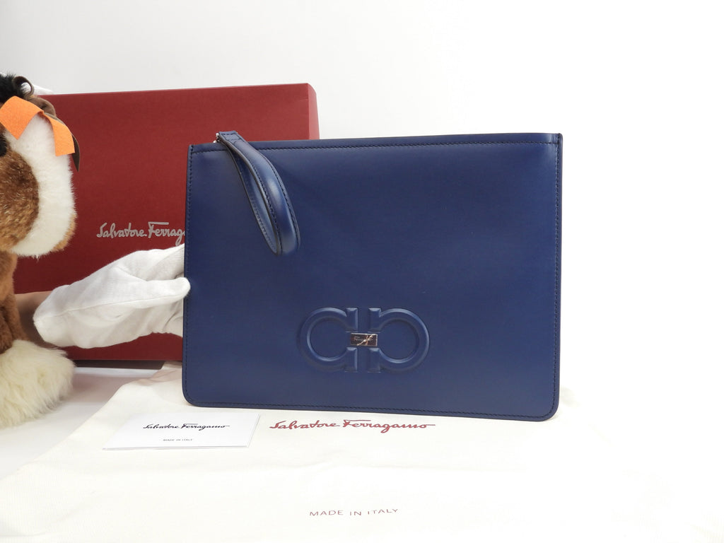 Salvatore Ferragamo Clutch in pelle liscia blu Seconda borsa Nuova @GG-24A124