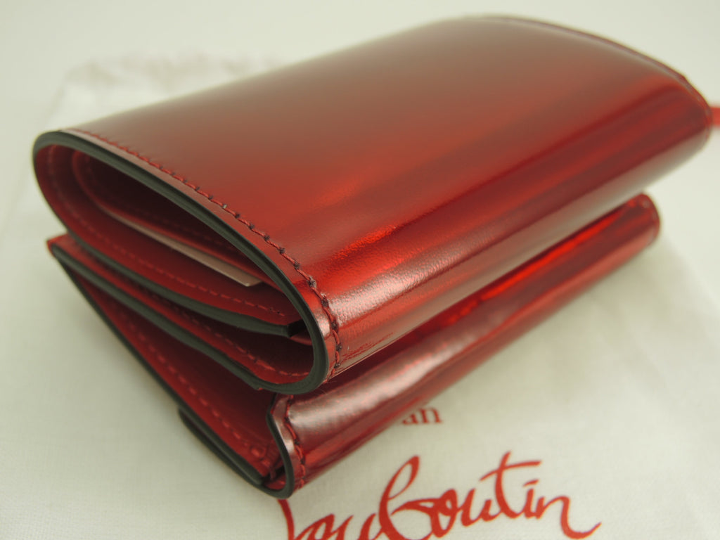 Christian Louboutin, mini portafoglio a tre ante Loubi54 in pelle verniciata rossa, portafoglio compatto, mai usato @ 1