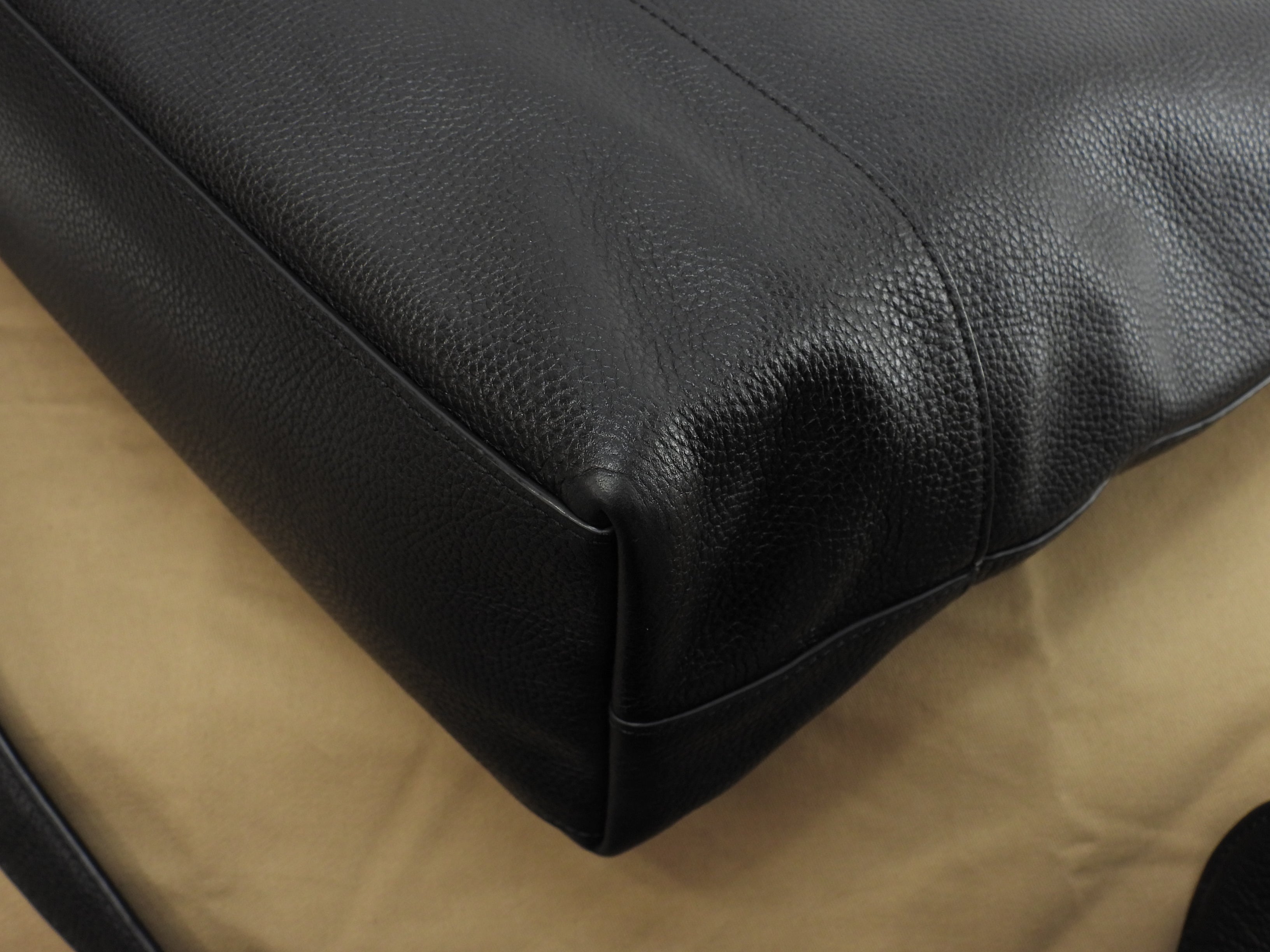 Burberry tote bag da uomo in pelle nera, con tracolla, ottimo stato @ 8
