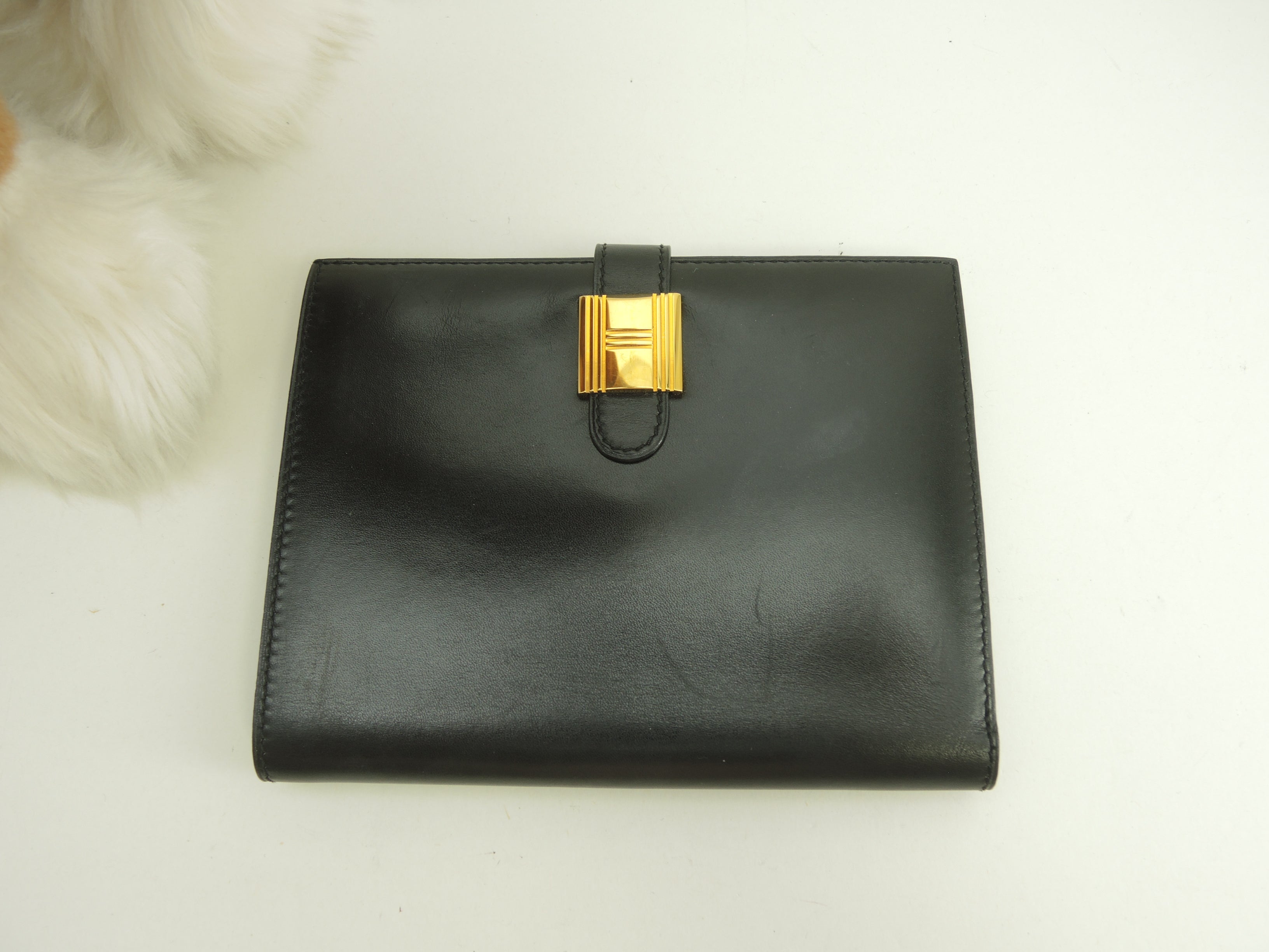 Hermès Portafoglio pieghevole in pelle di vitello Box nera con lucchetto dorato, portafoglio compatto @〇Y