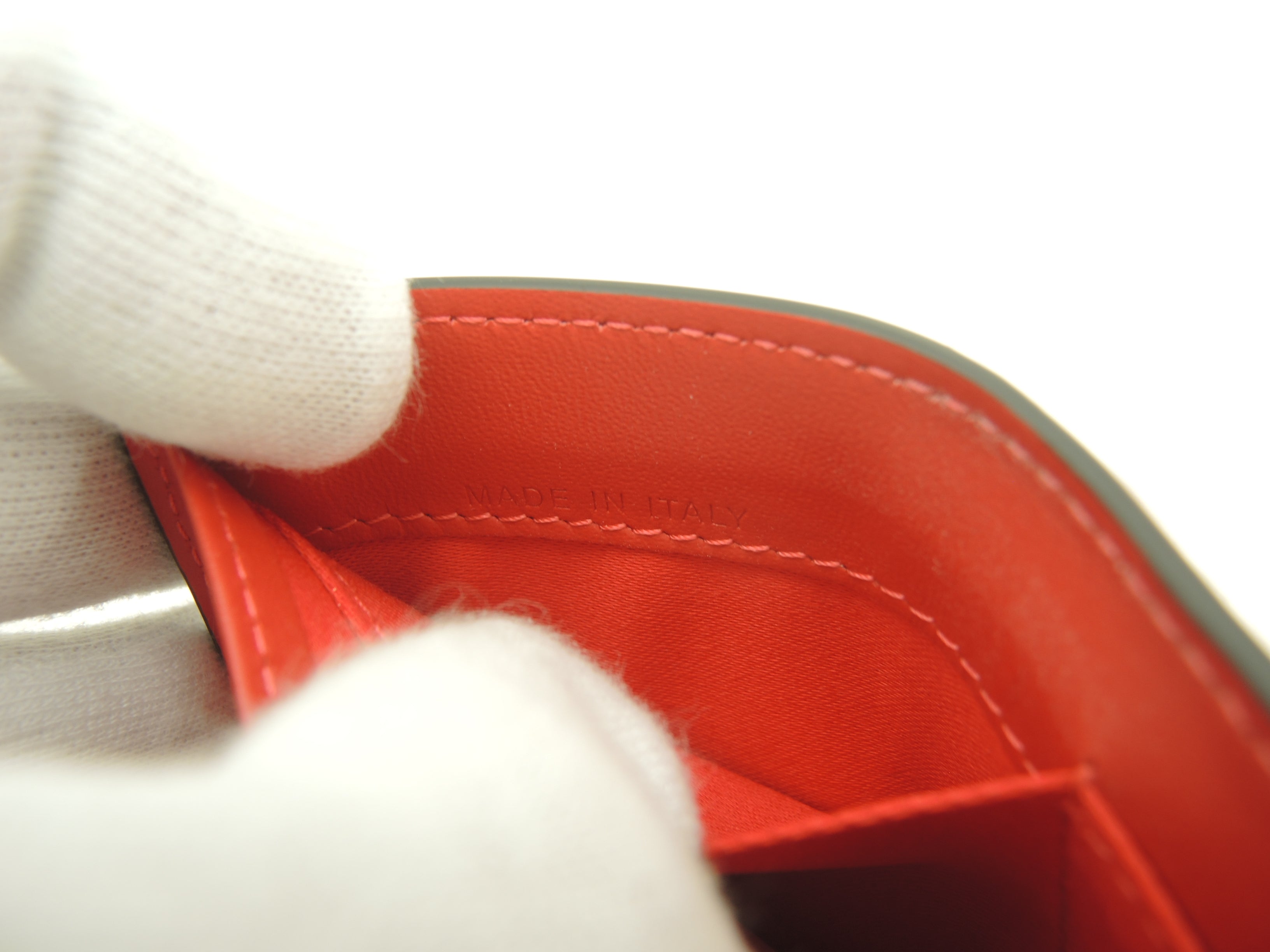 Christian Louboutin, mini portafoglio a tre ante Loubi54 in pelle verniciata rossa, portafoglio compatto, mai usato @ 1
