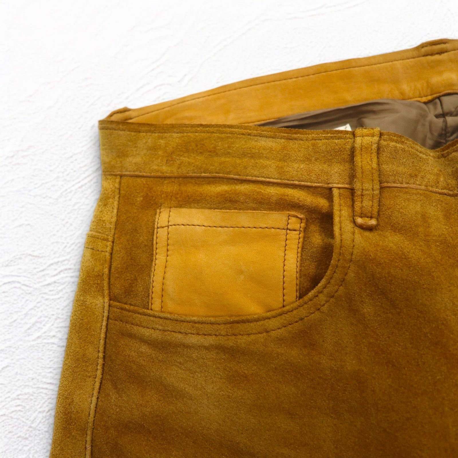 YSTRDY's TMRRW Pantaloni in camoscio SLIM LEG RUNAWAY SUEDE PANTS M Giallo Beige Pelle bovina Spacco con cerniera Fabbricato in Giappone