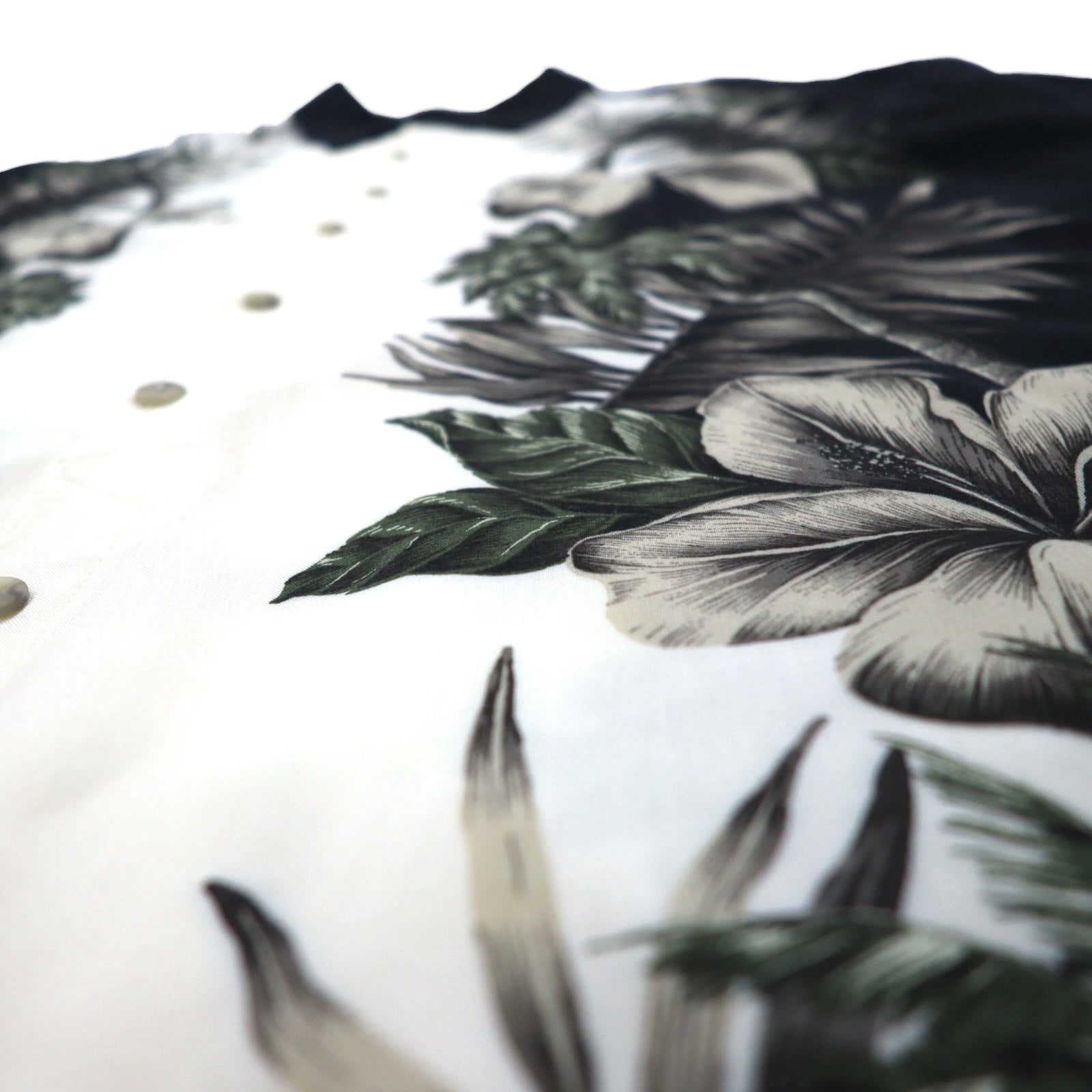 Pierre Cardin camicia hawaiana XL, nero, bianco, rayon, ibisco, motivi botanici