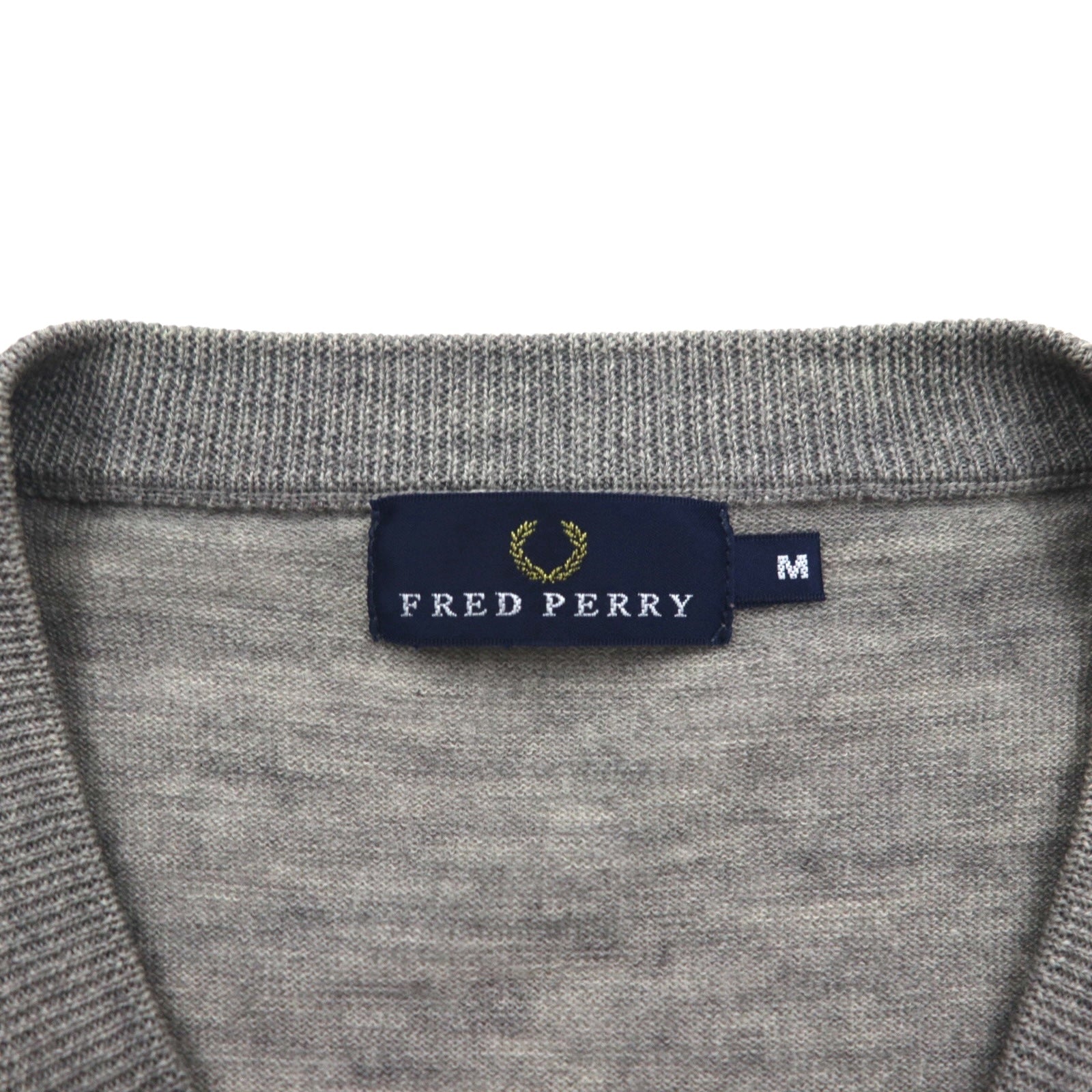 FRED PERRY アーガイル柄 Vネック ニット セーター M グレー ウール ワンポイントロゴ刺繡 F3004