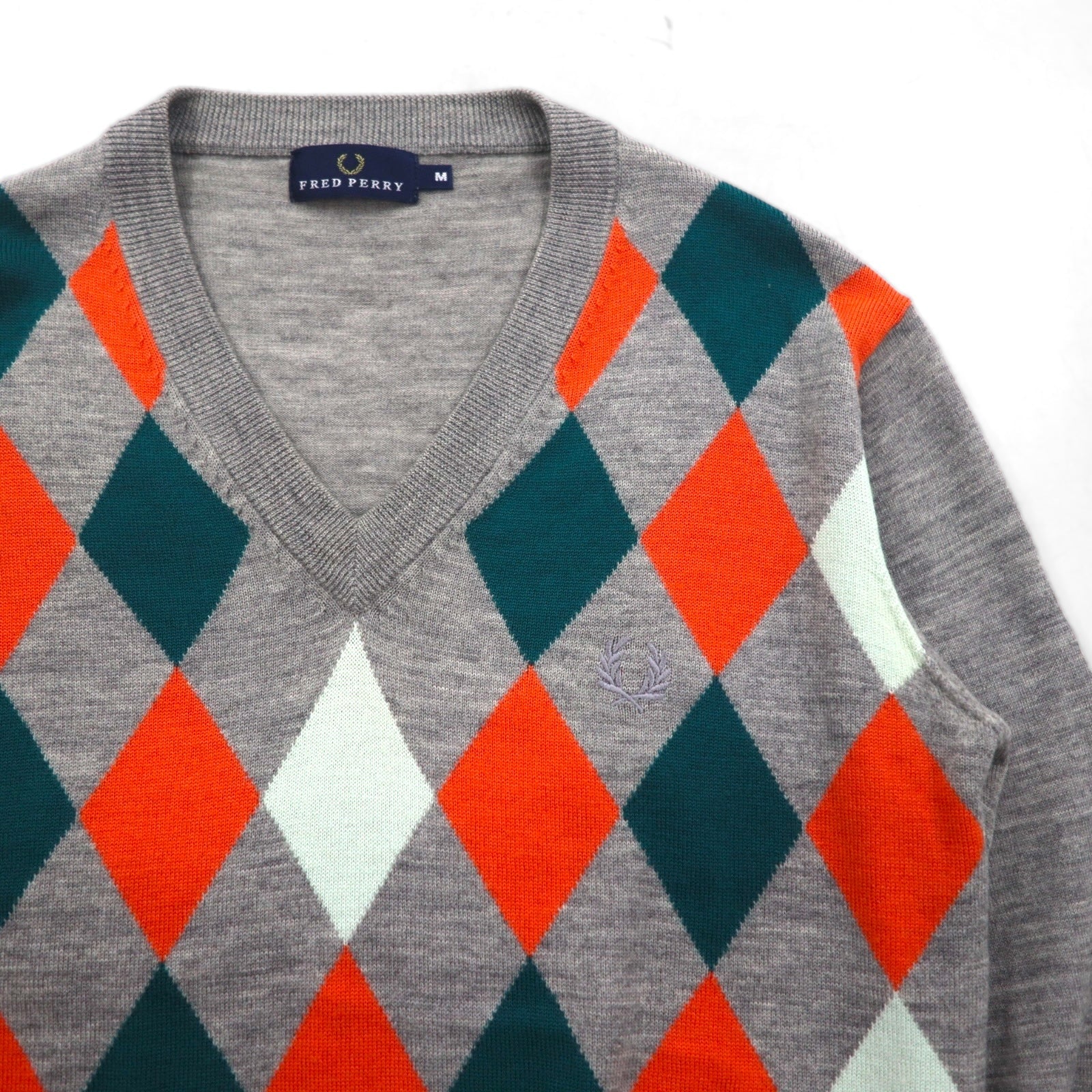 FRED PERRY アーガイル柄 Vネック ニット セーター M グレー ウール ワンポイントロゴ刺繡 F3004