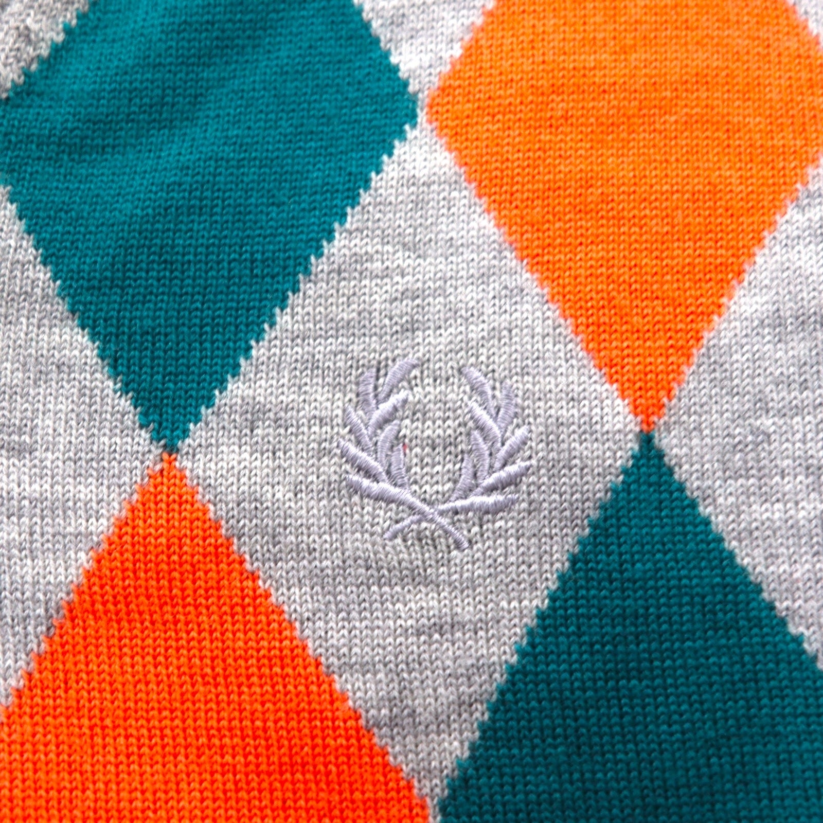 FRED PERRY アーガイル柄 Vネック ニット セーター M グレー ウール ワンポイントロゴ刺繡 F3004