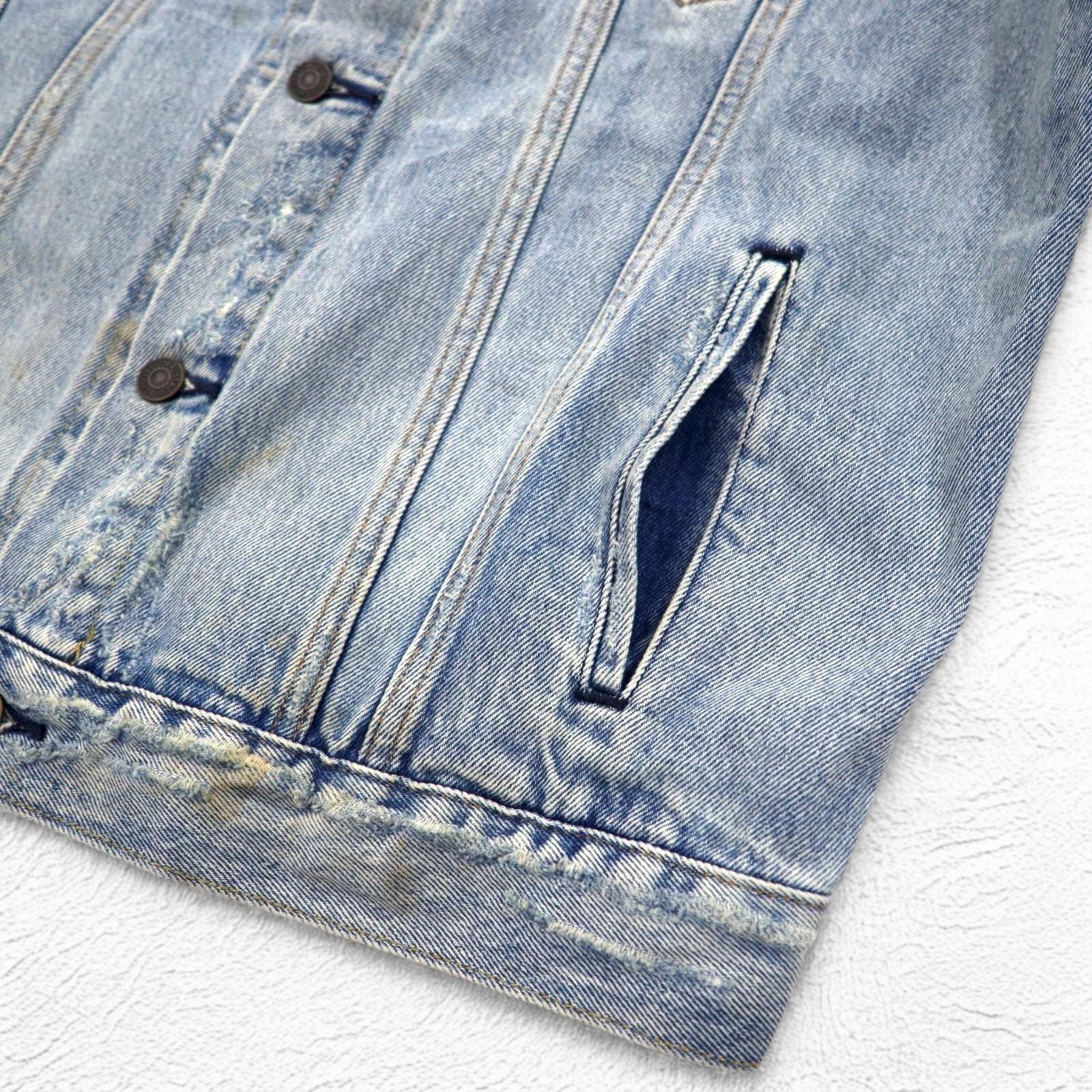 Giacca di jeans Levi's con effetto distressed, tipo 4th, giubbotto trucker, taglia L, colore indaco/blu