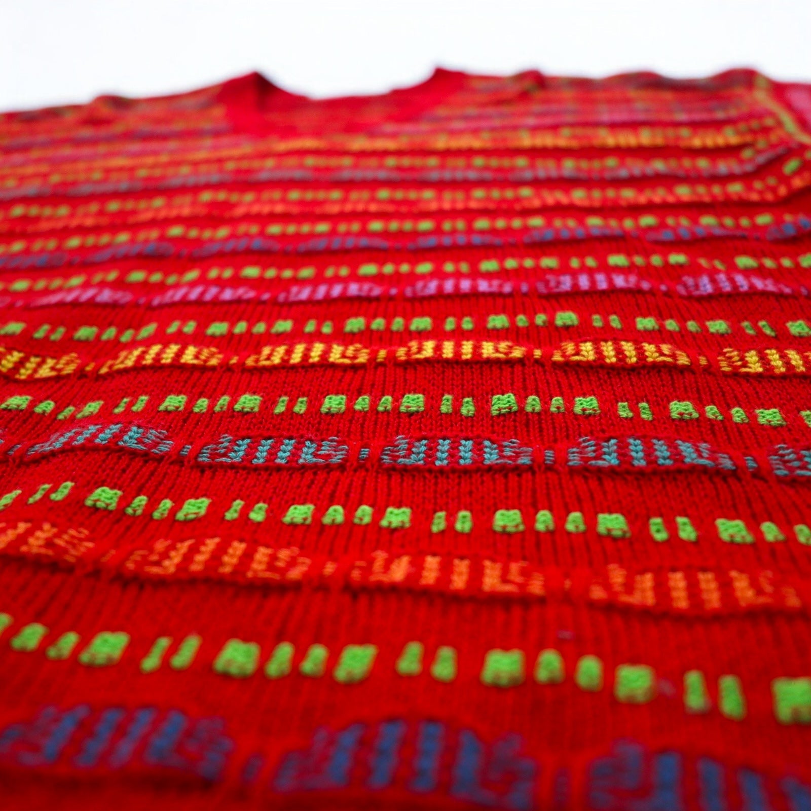 Fantasie di Settembre Made in Italy Anni '90 Scollo a V Maglione in maglia 3D L Rosso Fantasia a righe