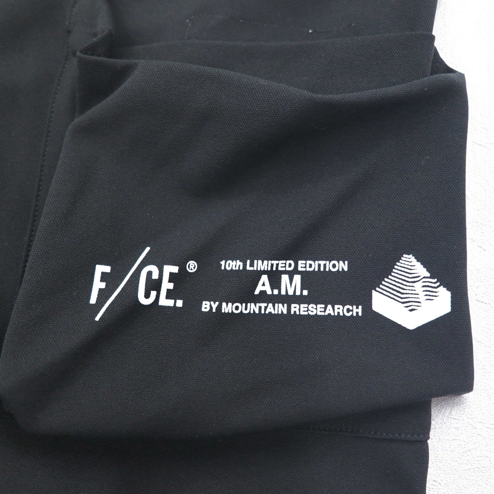 F/CE. × MOUNTAIN RESEARCH Pantaloni bondage S neri SOLOTEX BONDAGE PANTS 10THFMR001