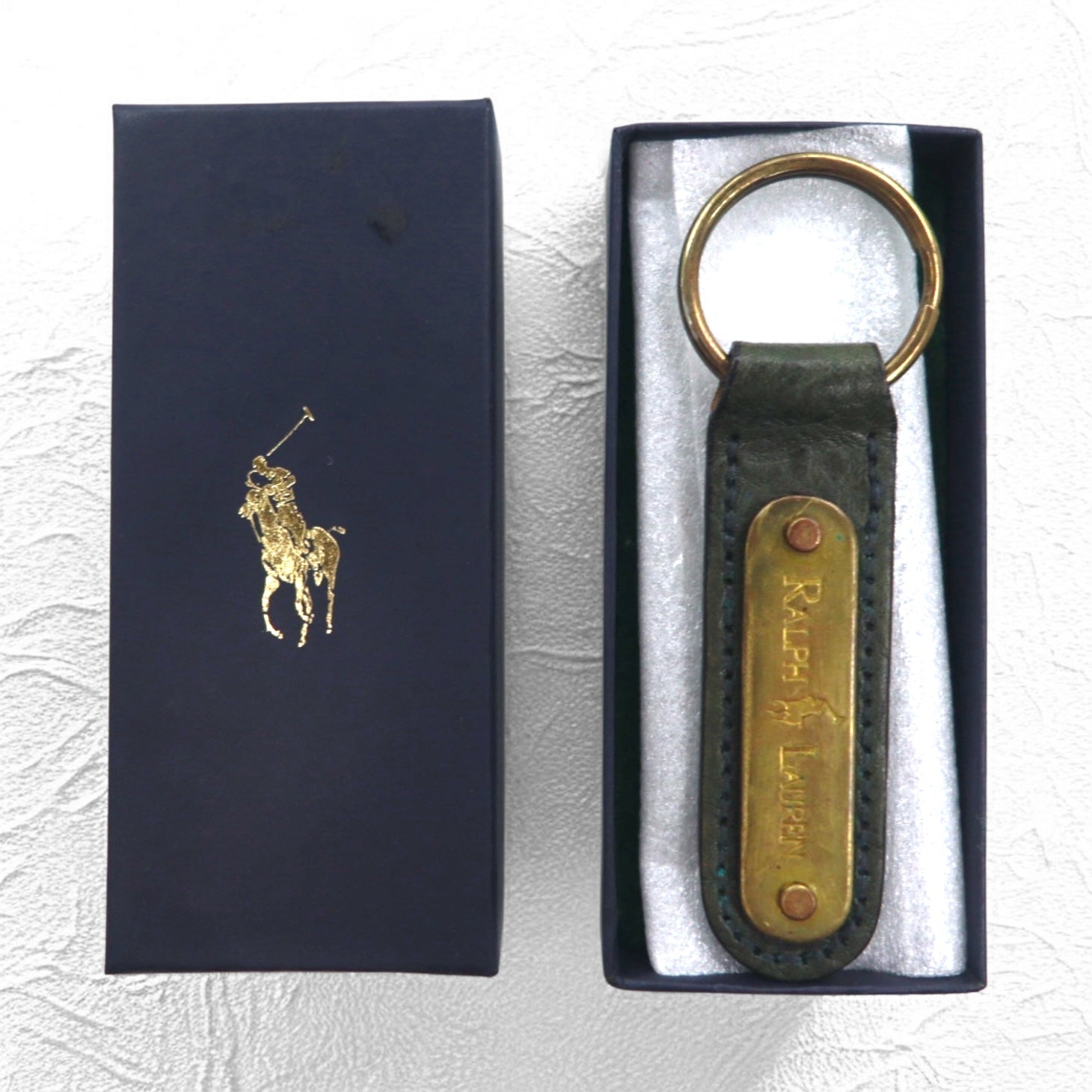 RALPH LAUREN Portachiavi in pelle, colore kaki, con placchetta in metallo, made in USA, nuovo