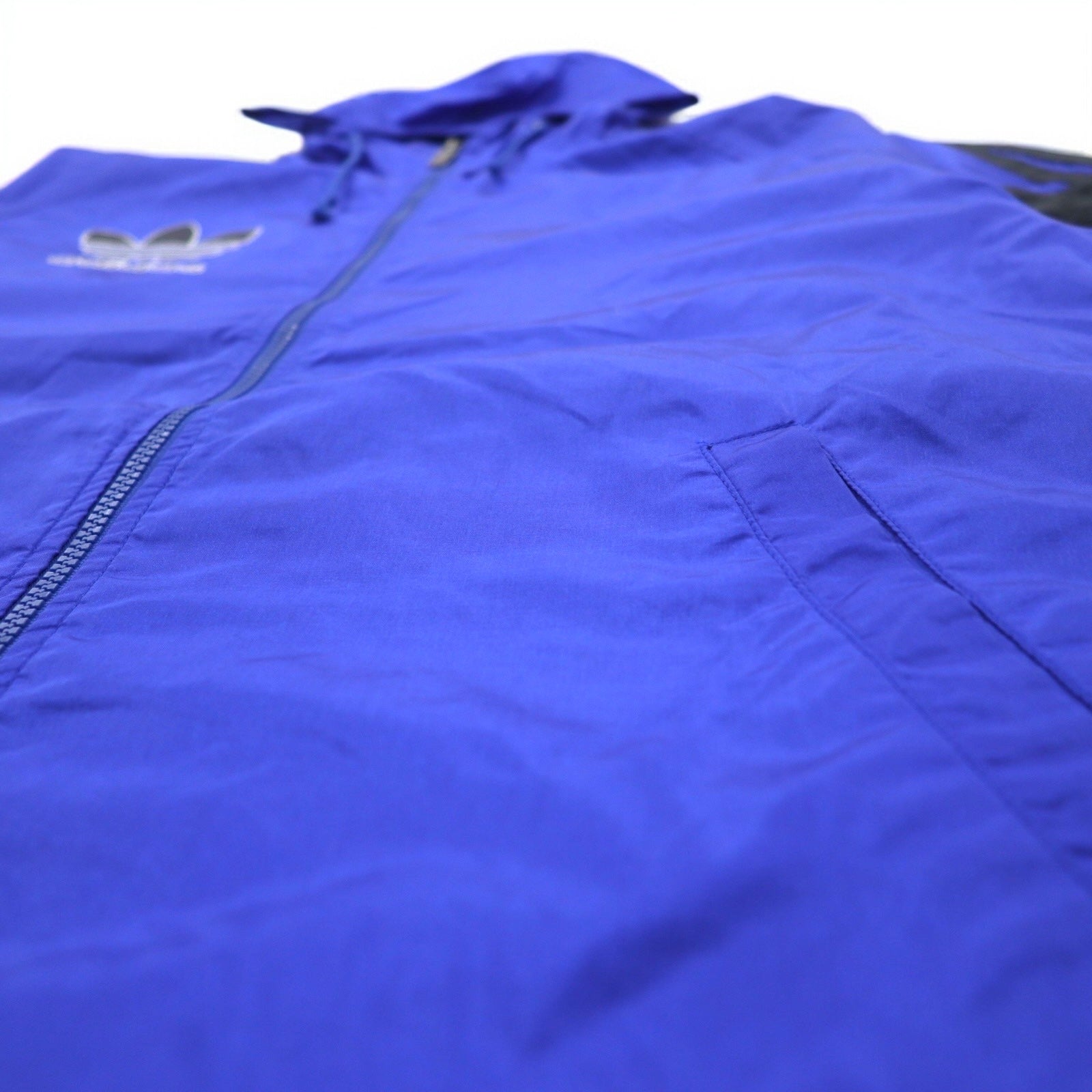 Adidas anni '90, prodotta da Descente, giacca shell con logo Trifoglio, impermeabile, taglia M-L, in nylon idrorepellente, made in Japan.