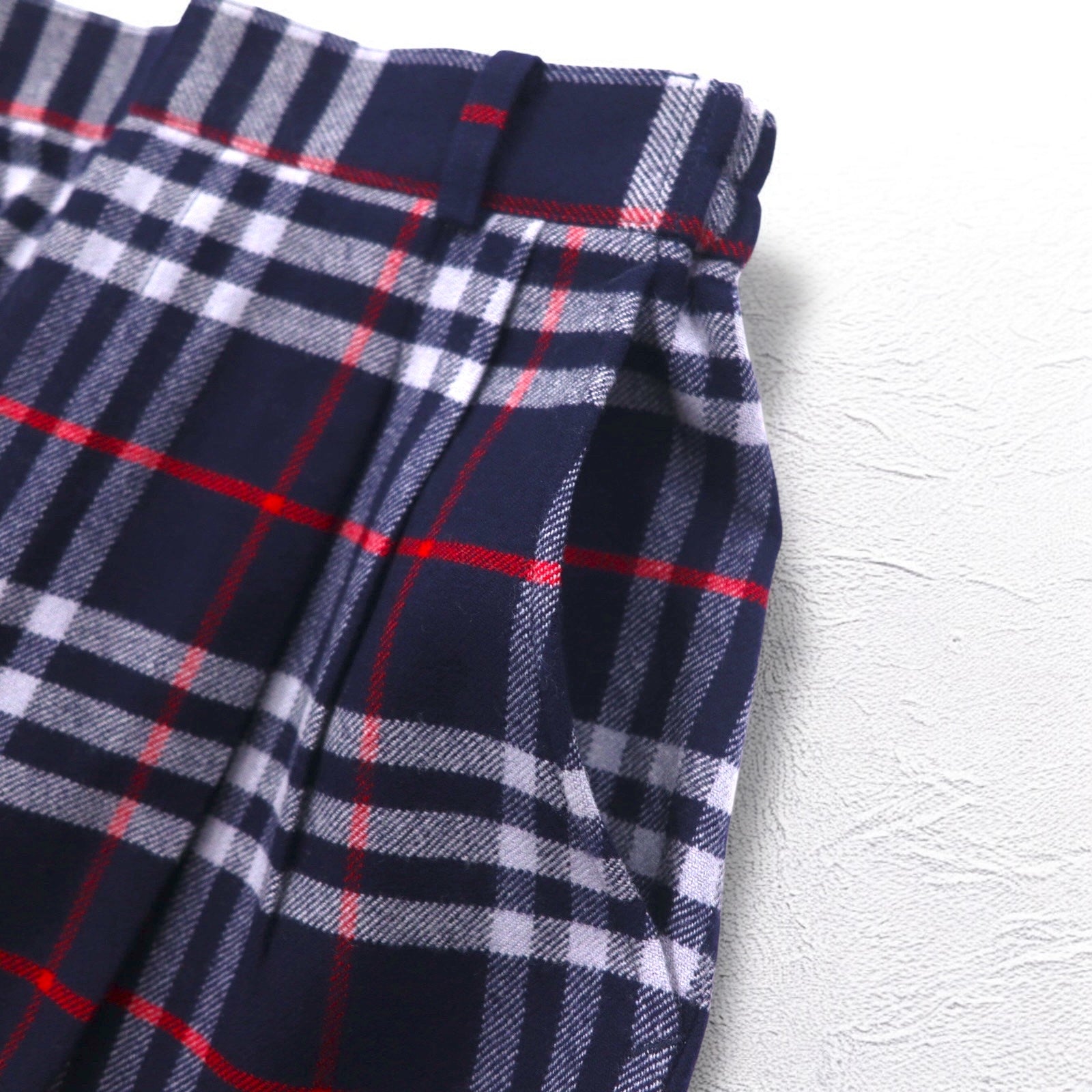 Burberrys Pantaloni facili con pieghe Nova Check M blu scuro in lana, Made in Japan