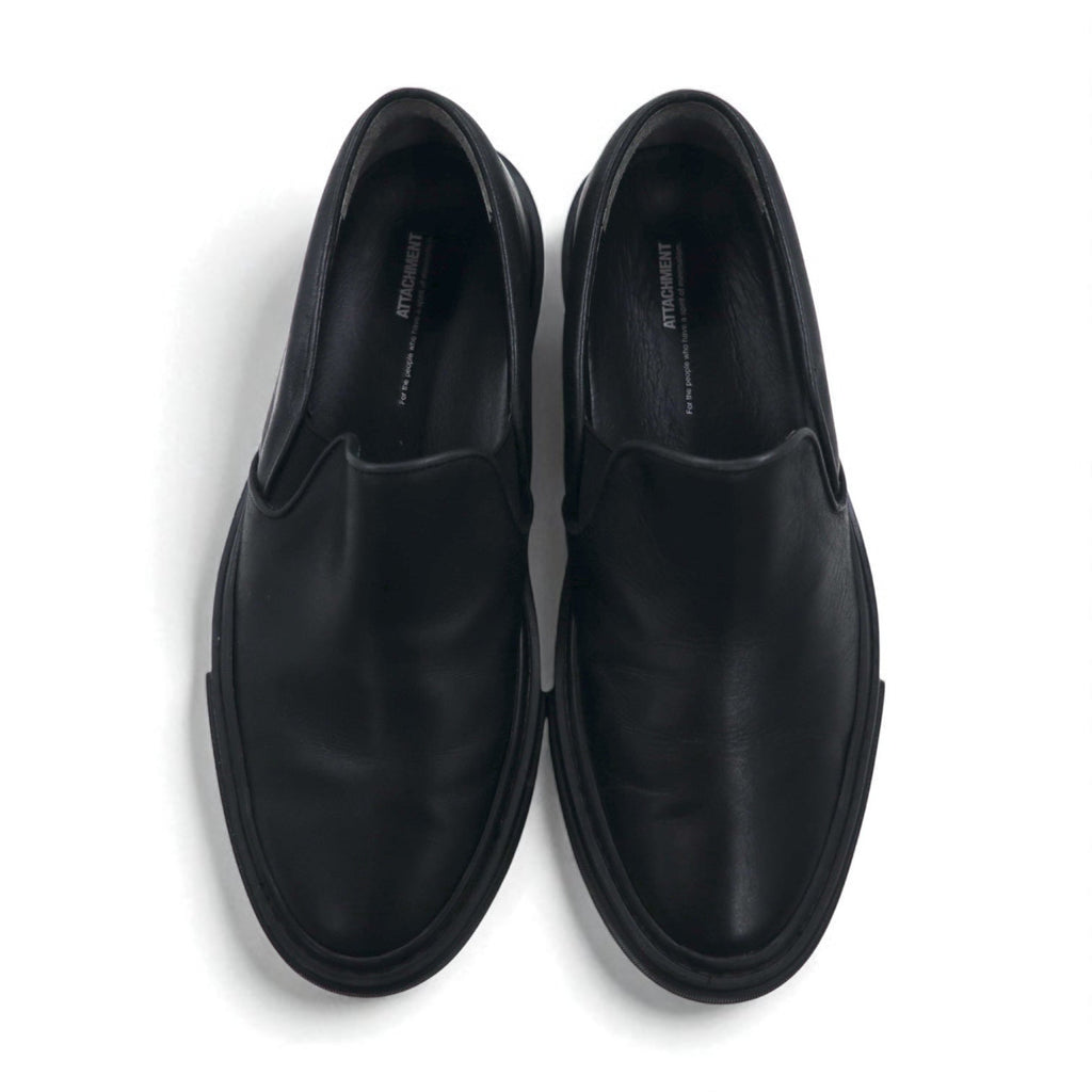 ATTACHMENT カーフレザー スリッポン スニーカー COW LEATHER SLIP-ON SNEAKERS 27-27.5cm ブラック 牛革