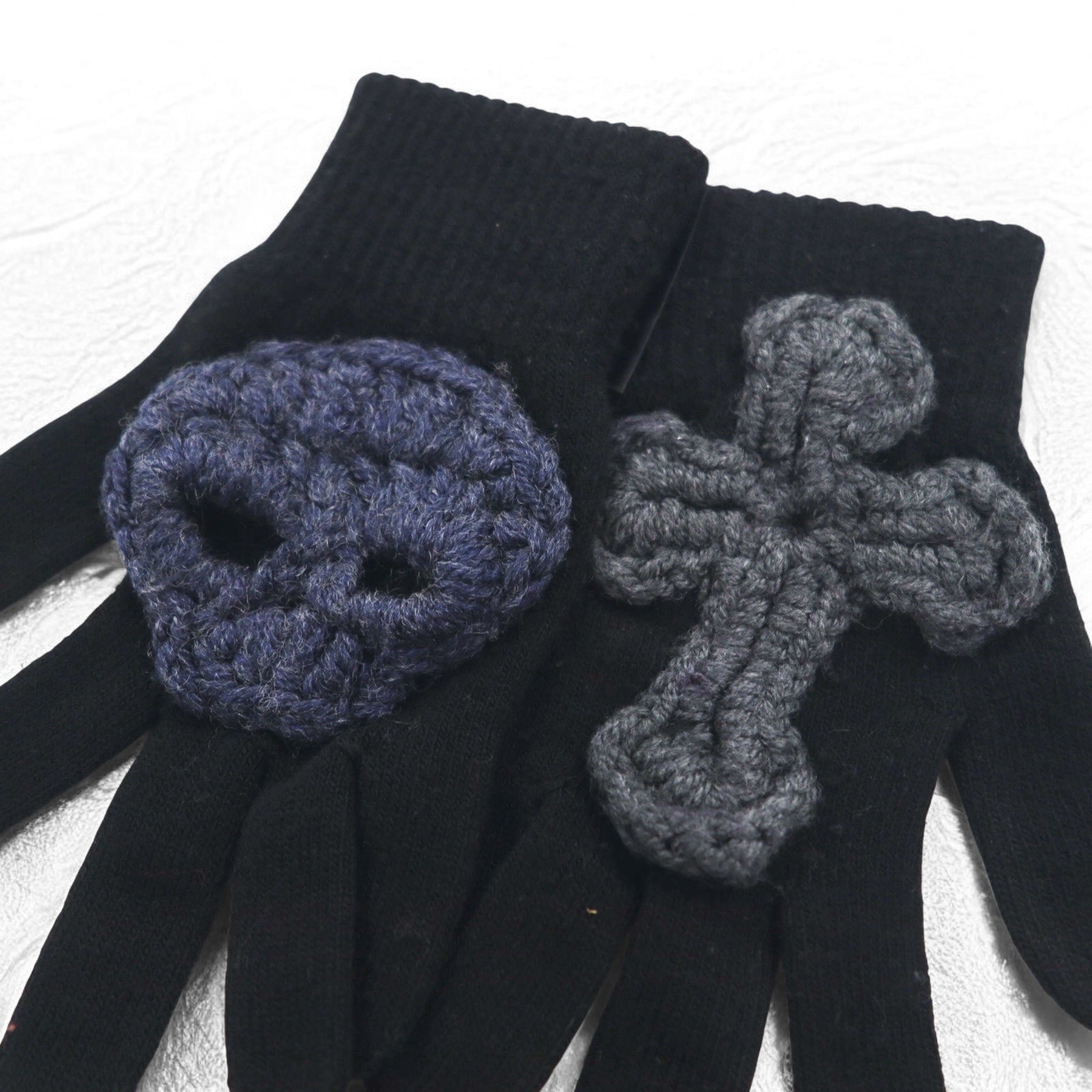 SYUMAN × Y.A.R.N. 23AW Guanti in maglia Hand knitting Gloves Guanti Teschio Croce