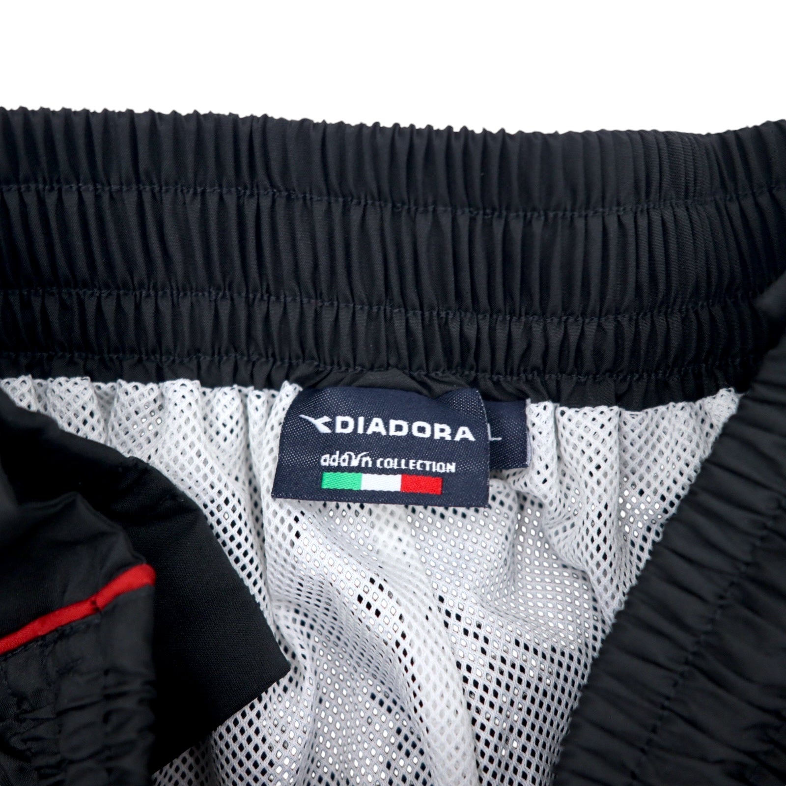 DIADORA anni '90, pantaloni della tuta, taglia L, neri, poliestere, spacchi laterali, bottoni a pressione, fodera in mesh