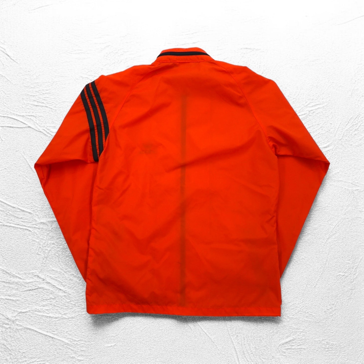 adidas Anni '90, giacca in nylon Descente, taglia M, arancione, logo trifoglio ricamato, cappuccio a scomparsa