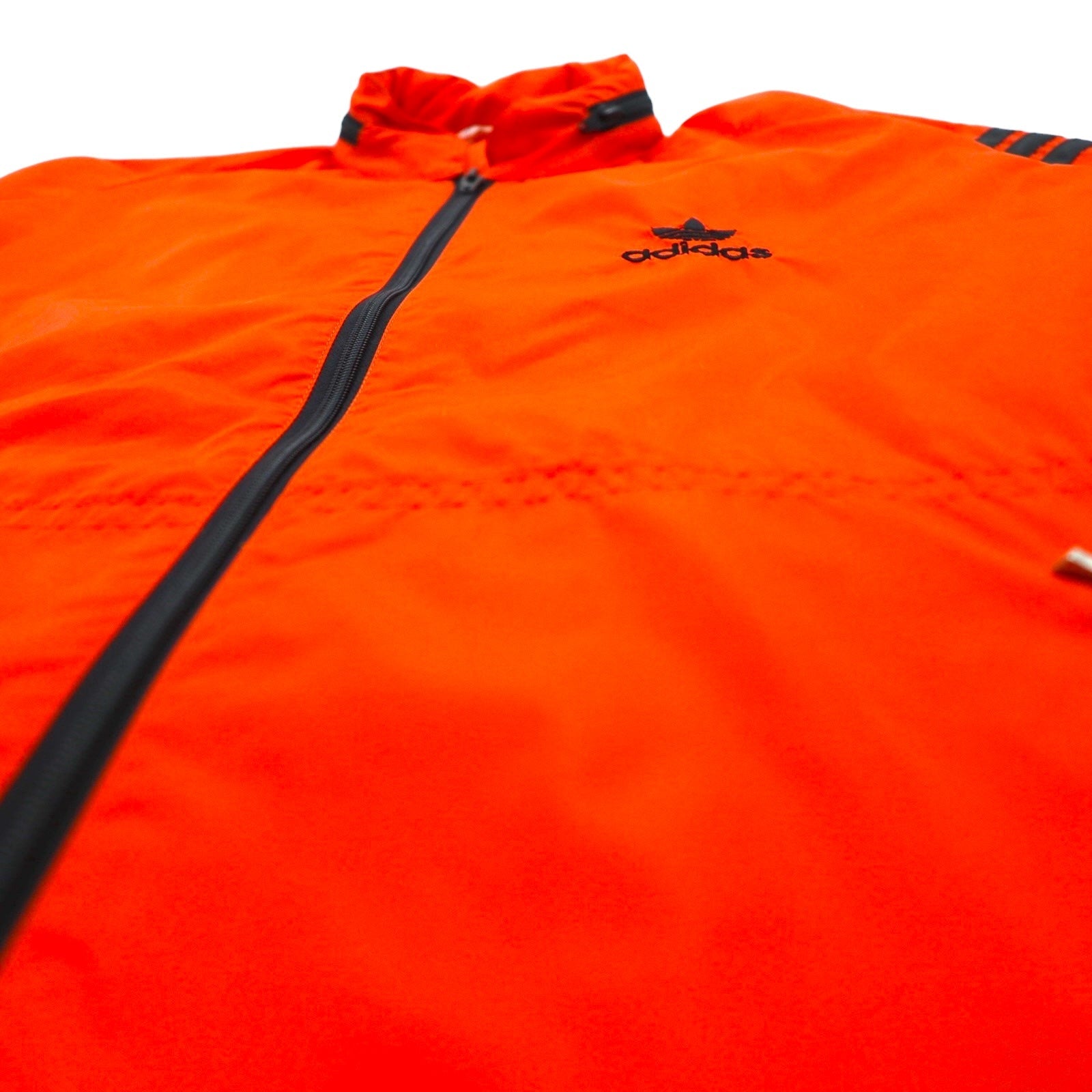 adidas Anni '90, giacca in nylon Descente, taglia M, arancione, logo trifoglio ricamato, cappuccio a scomparsa