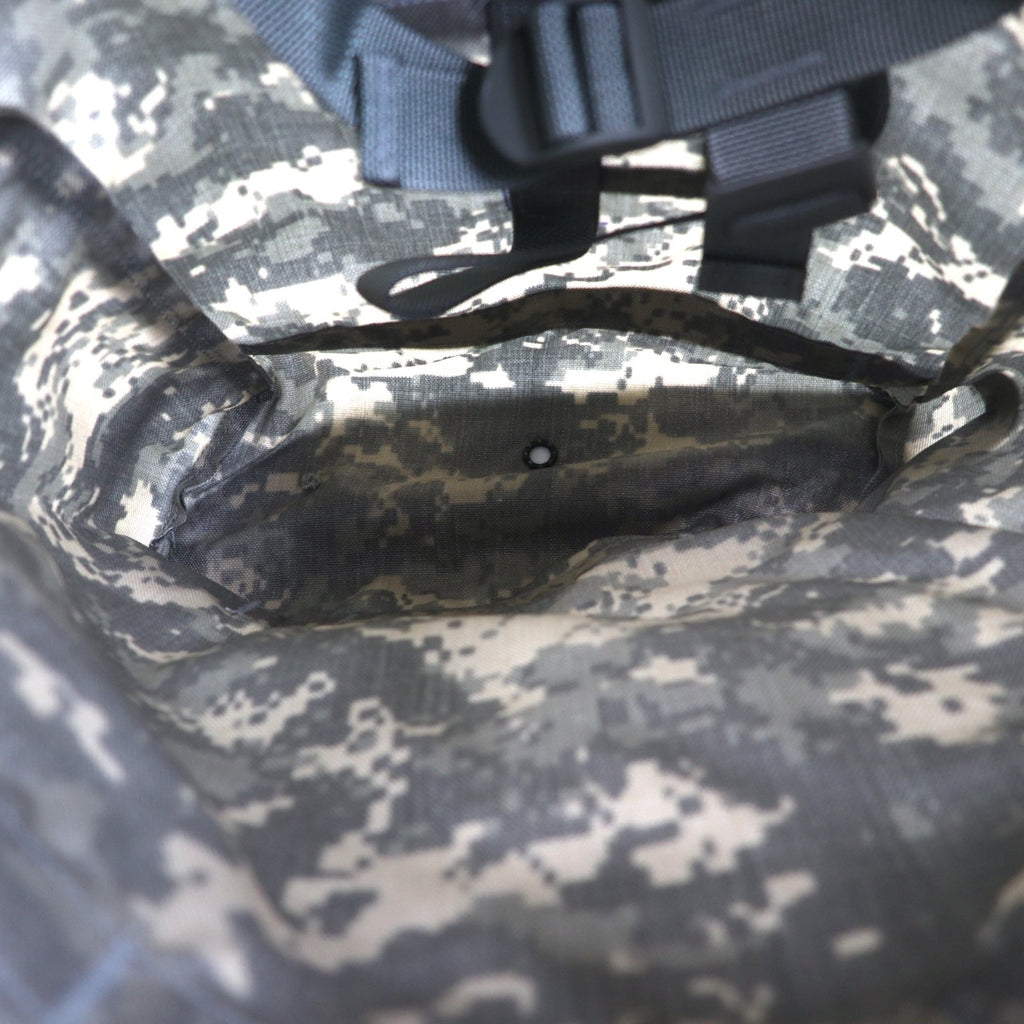US ARMY 米軍 MOLLE 2 ラジオバッグ UCP ショルダーバッグ ナイロン デジカモ ミリタリー 8465-01-524-7684 デッドストック 未使用品