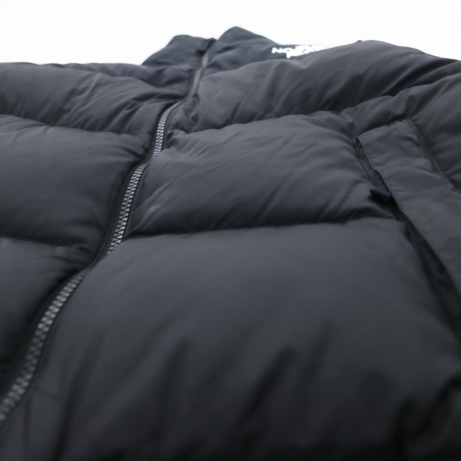 THE NORTH FACE Piumino corto Short Nuptse Jacket nero in nylon, taglia M, NDW91952