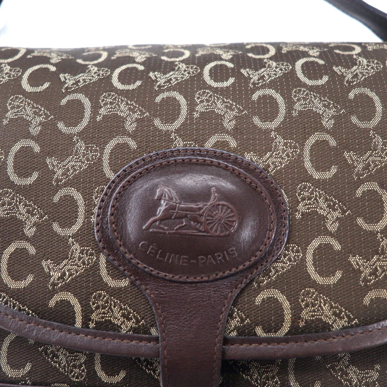 CELINE Borsa a tracolla in tela di pelle marrone con logo C Macadam vecchio modello, motivo a carrozza, Made in Italy