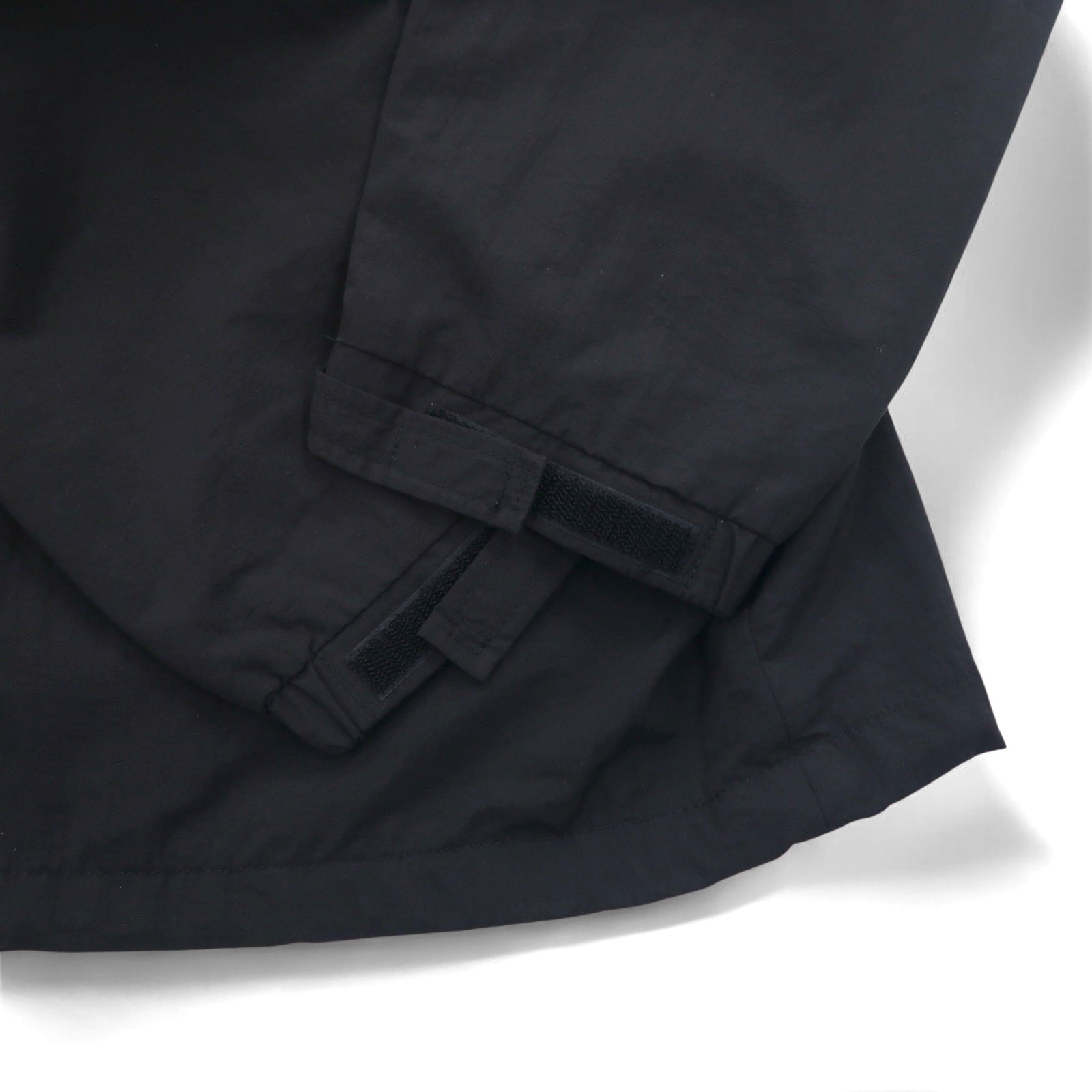 Alfredo VERSACE (A.VERSACE) Giacca a vento in nylon anni '90 con cappuccio, taglia L, nera, con fodera in rete