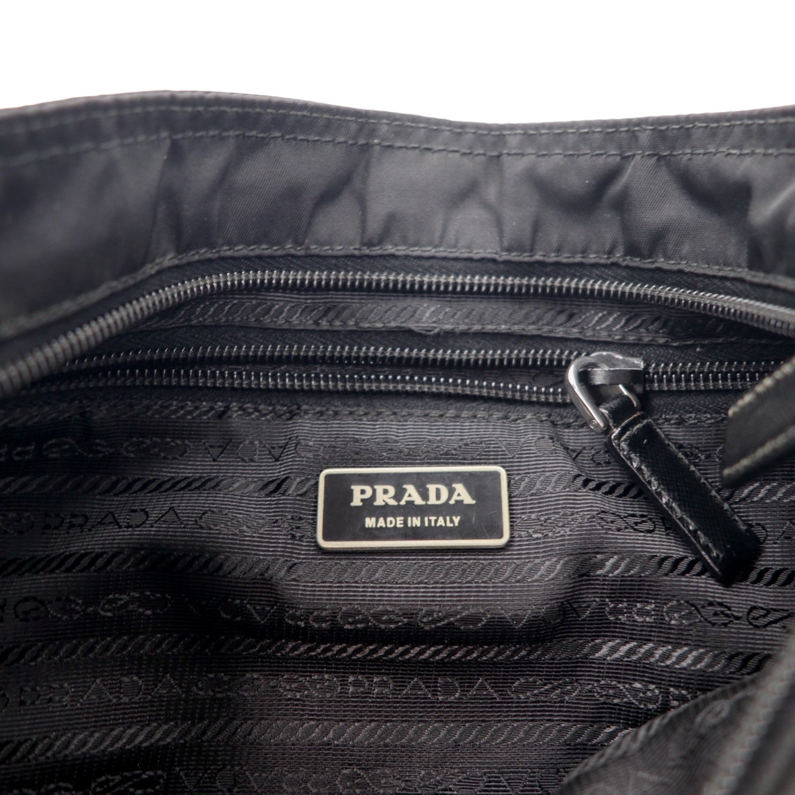 PRADA クロスボディ ショルダーバッグ ブラック ナイロン トライアングル ロゴプレート イタリア製
