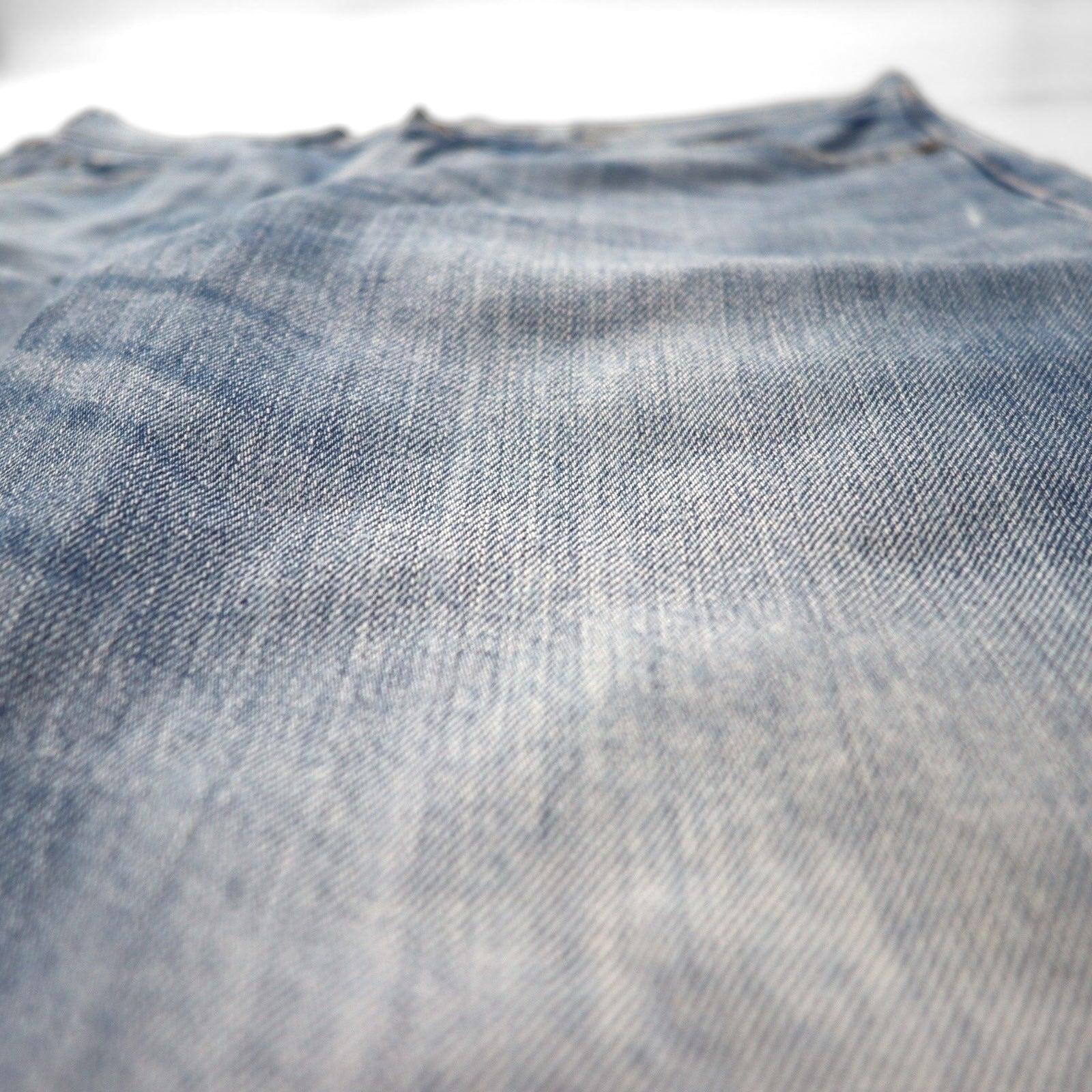 Levi's 503 Pantaloncini in denim, shorts a mezza gamba, taglia M, indaco blu, toppa in pelle, chiusura con cerniera, 503-0035