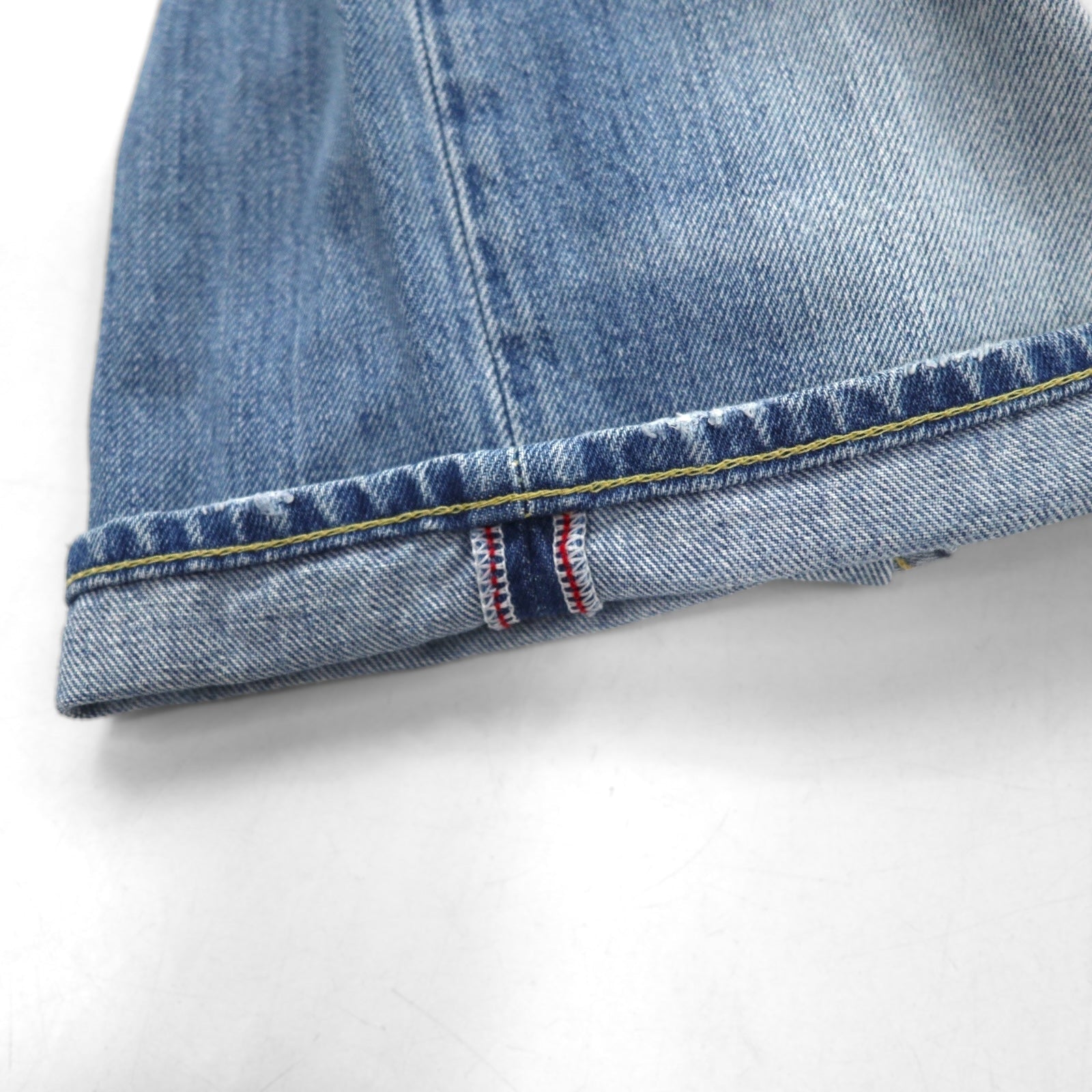 Levi's 503 Pantaloncini in denim, shorts a mezza gamba, taglia M, indaco blu, toppa in pelle, chiusura con cerniera, 503-0035