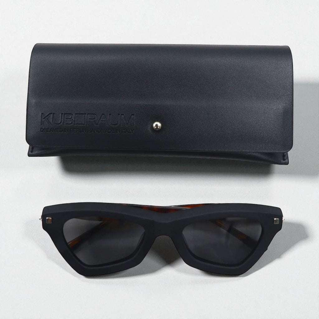 KUBORAUM サングラス Maske J7 キャットアイ ブラック ベッコウ BS 51-20 145 イタリア製