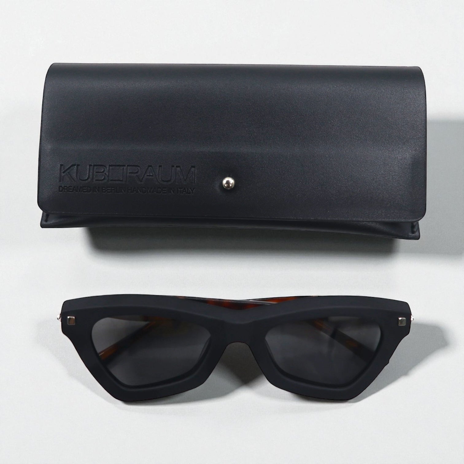KUBORAUM サングラス Maske J7 キャットアイ ブラック ベッコウ BS 51-20 145 イタリア製