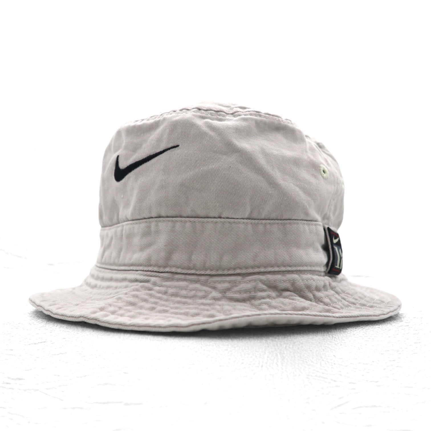 NIKE anni '90, etichetta argento, secchiello con ricamo Swoosh, taglia L, beige, cotone