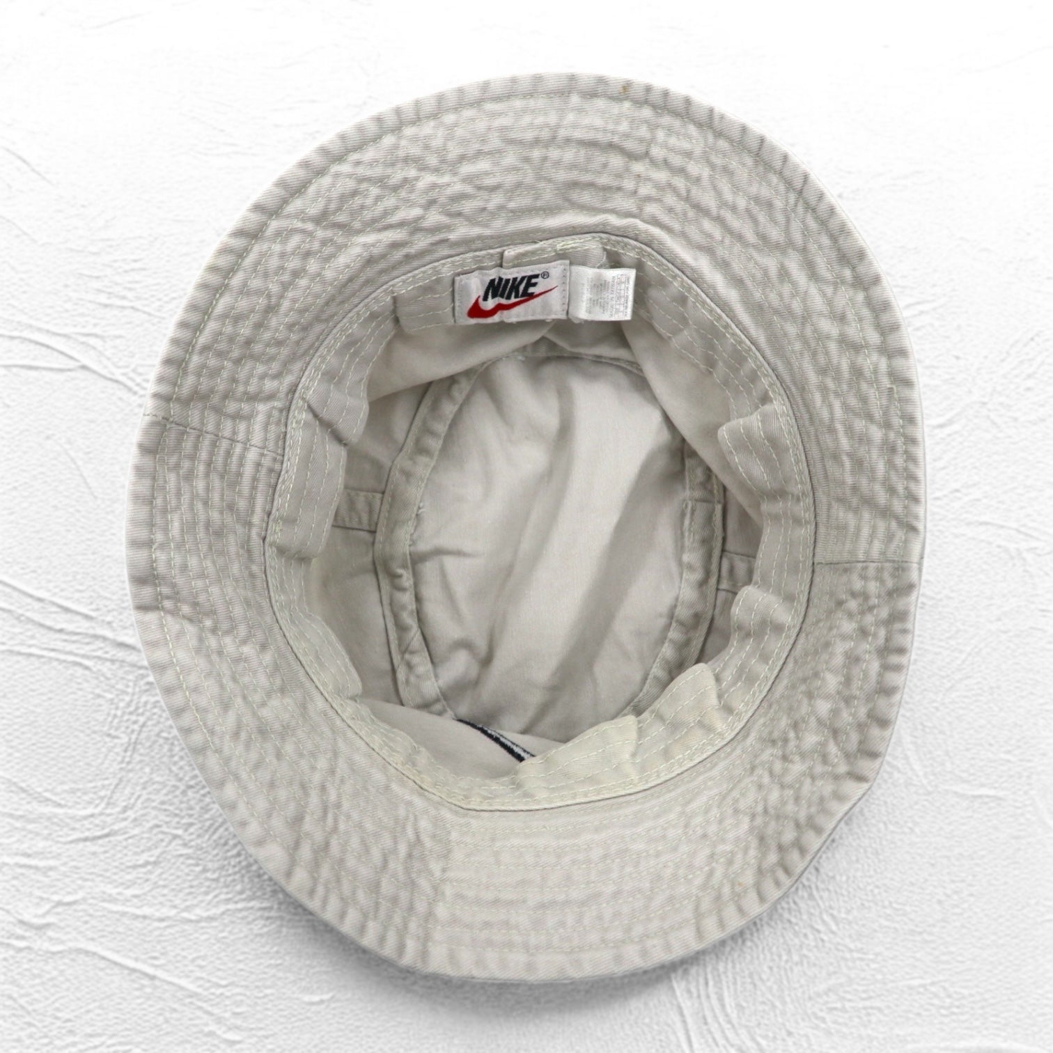 NIKE anni '90, etichetta argento, secchiello con ricamo Swoosh, taglia L, beige, cotone