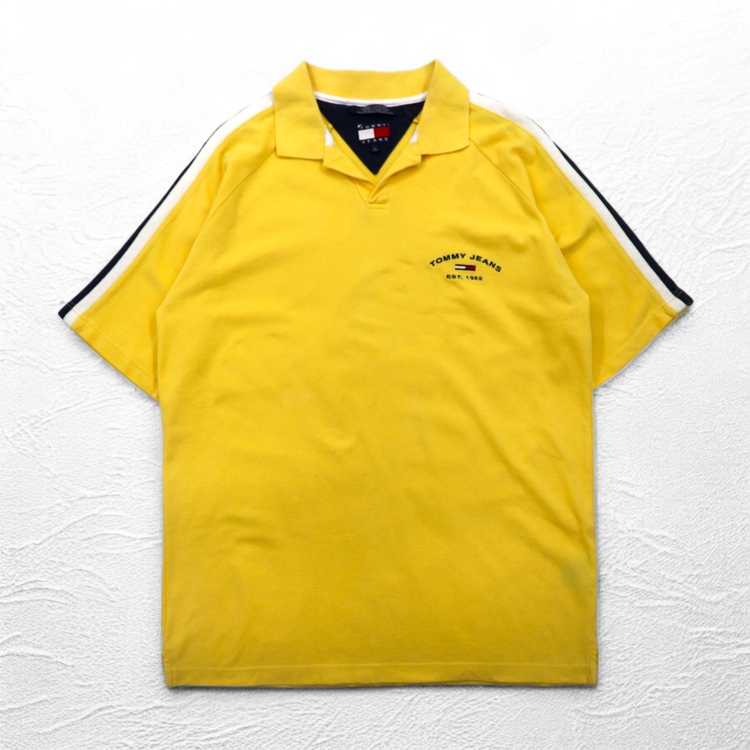 TOMMY JEANS anni '90 Polo a collo aperto taglia L gialla con logo ricamato, made in Pakistan