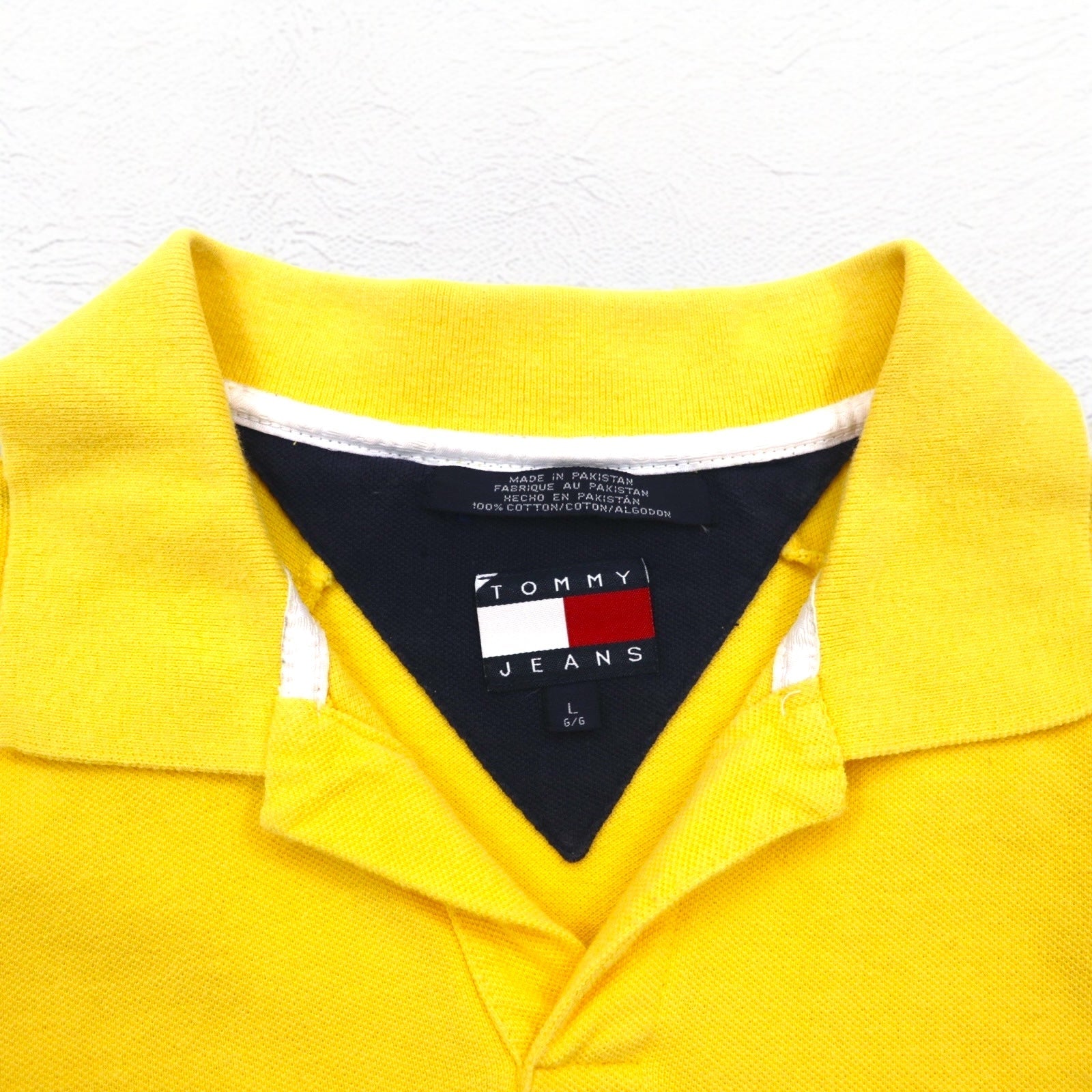 TOMMY JEANS anni '90 Polo a collo aperto taglia L gialla con logo ricamato, made in Pakistan