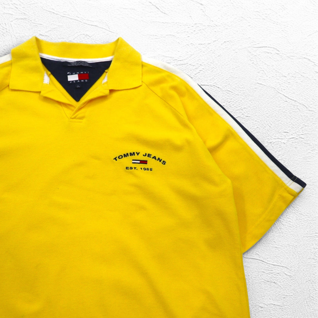 TOMMY JEANS anni '90 Polo a collo aperto taglia L gialla con logo ricamato, made in Pakistan