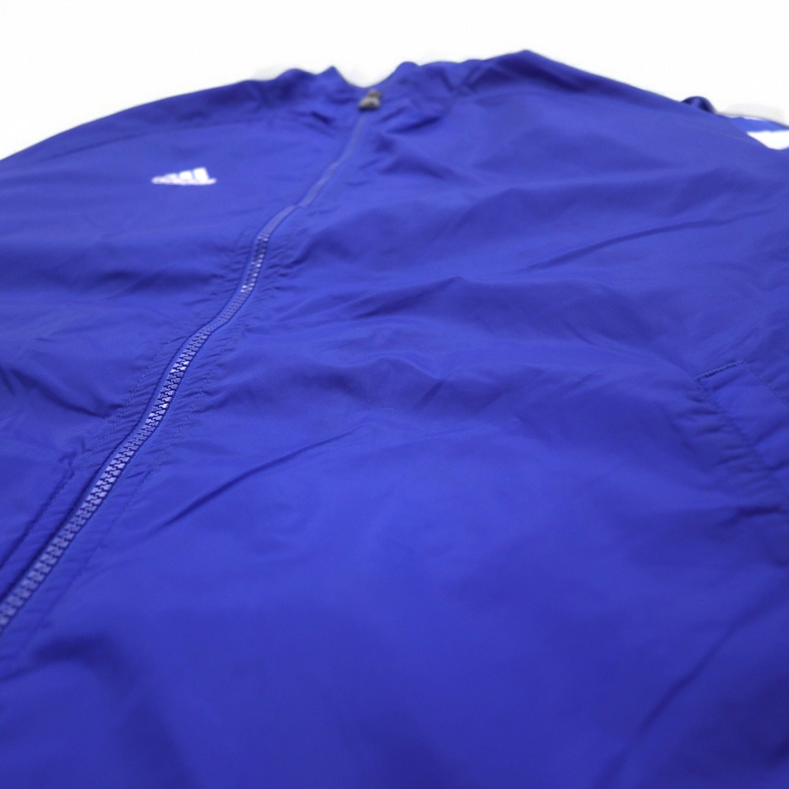 Giacca in nylon adidas TEAM anni 2000, giacca da pista, taglia M, blu, logo ricamato, strisce laterali