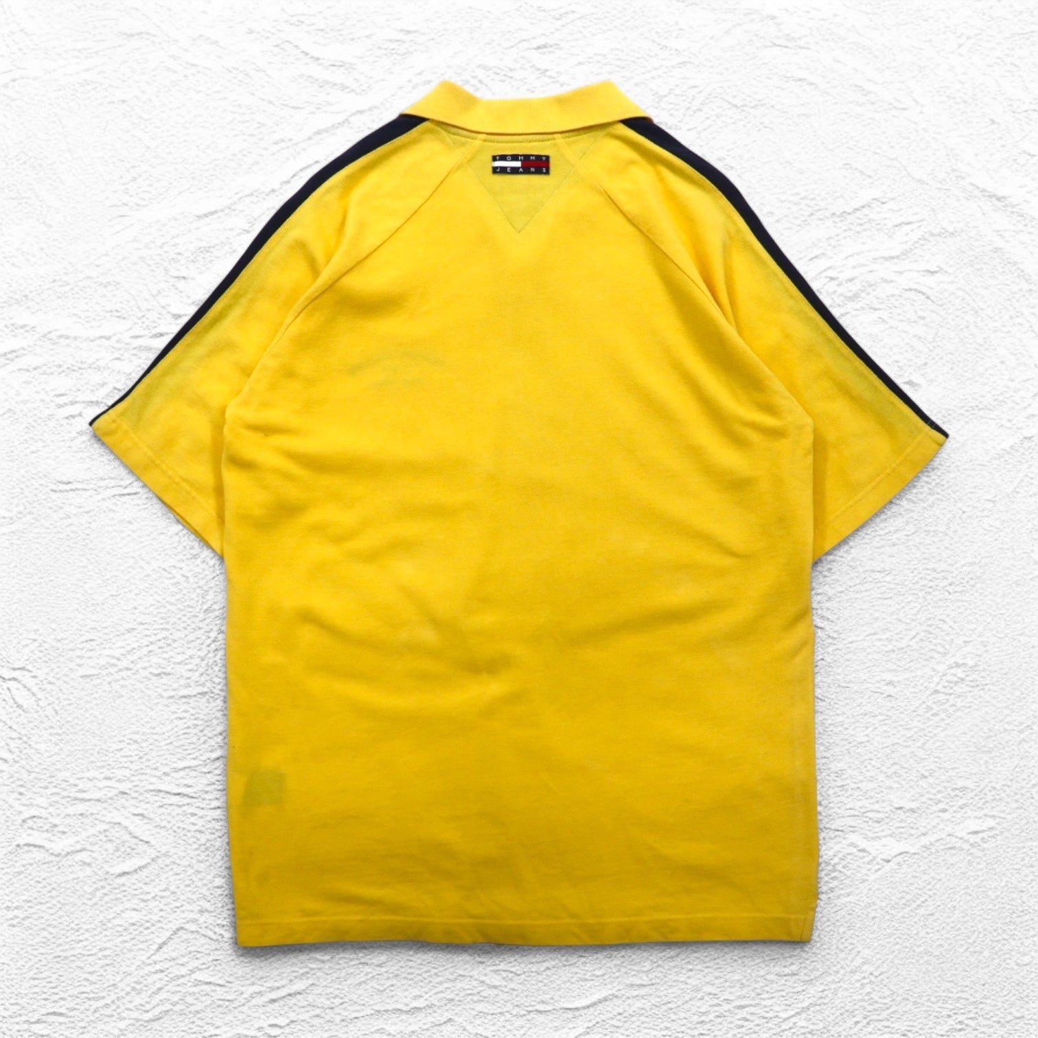 TOMMY JEANS anni '90 Polo a collo aperto taglia L gialla con logo ricamato, made in Pakistan