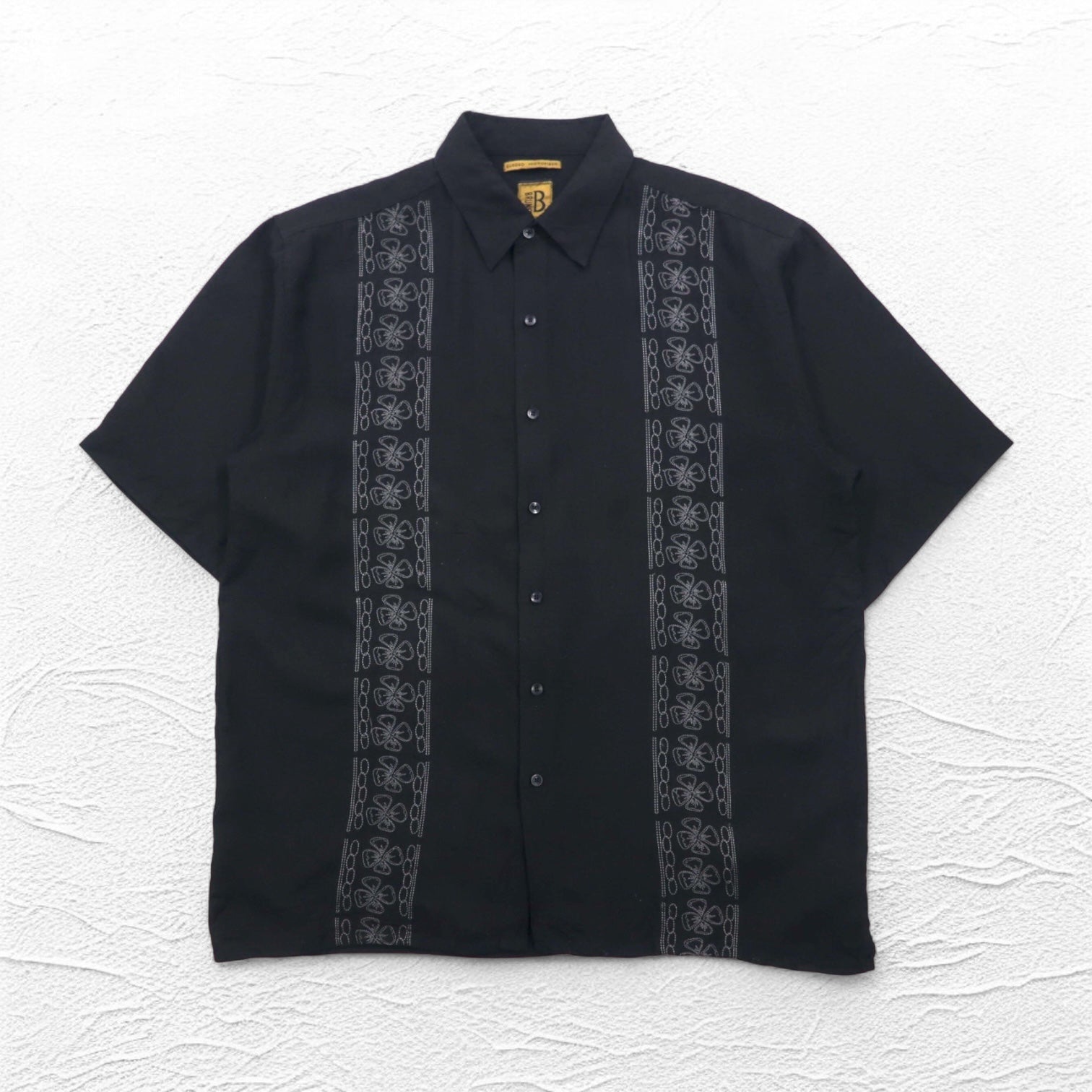 Camicia Bruno a maniche lunghe oversize con ricamo Sashiko, modello "Cubana" (camicia guayabera) taglia XL, colore nero, in poliestere effetto camoscio.