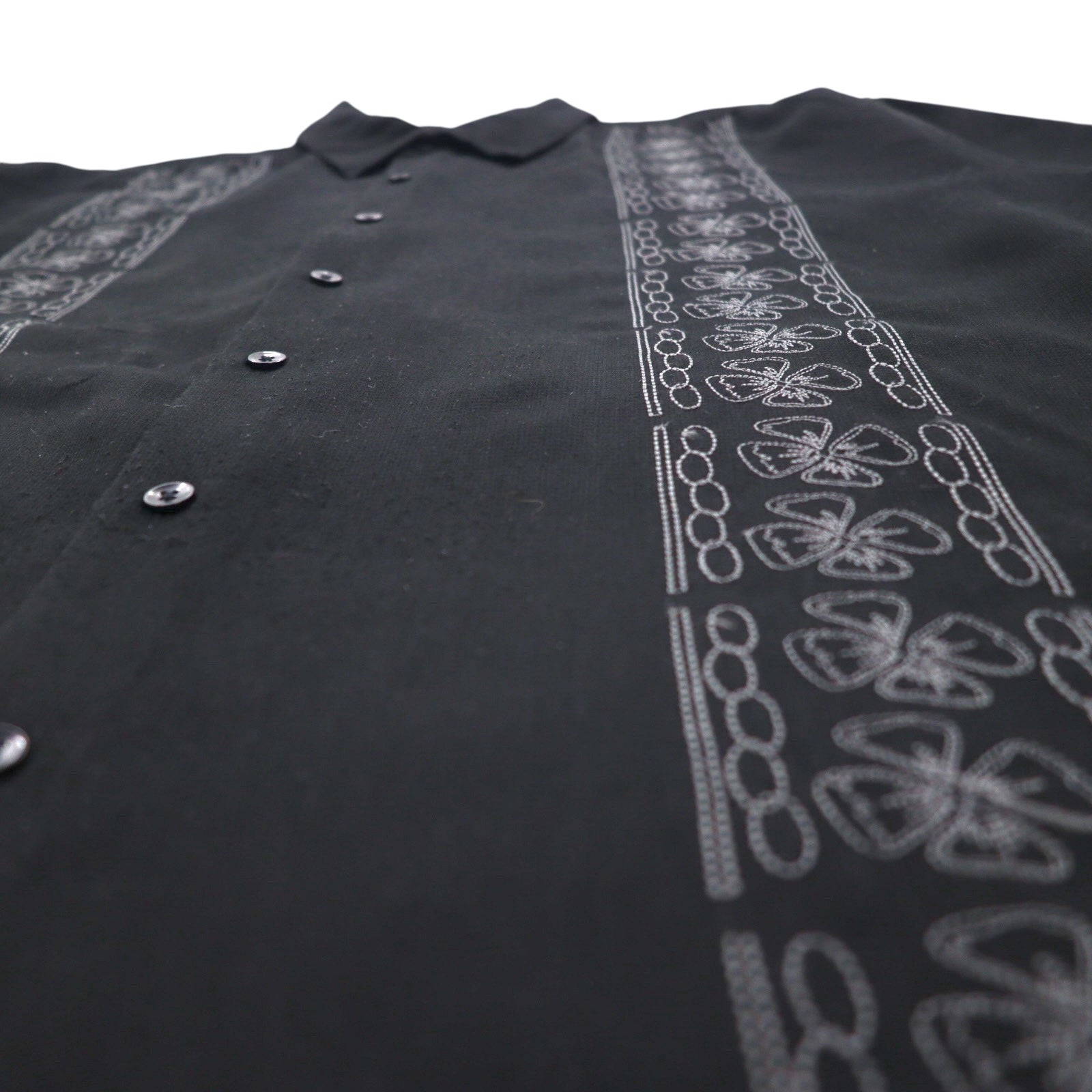 Camicia Bruno a maniche lunghe oversize con ricamo Sashiko, modello "Cubana" (camicia guayabera) taglia XL, colore nero, in poliestere effetto camoscio.