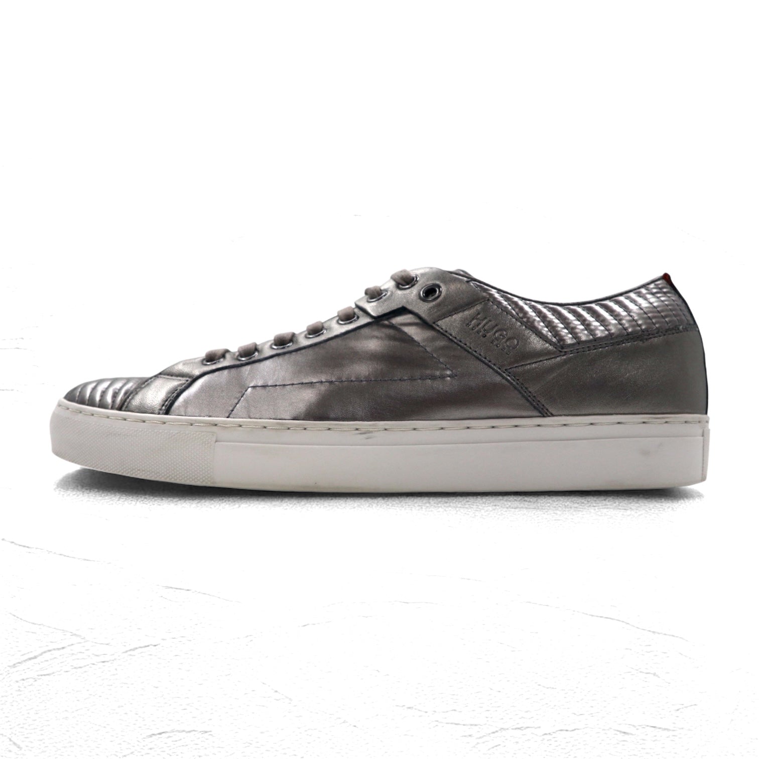 HUGO BOSS キルティングレザー メタリック スニーカー 27cm シルバー 50315602