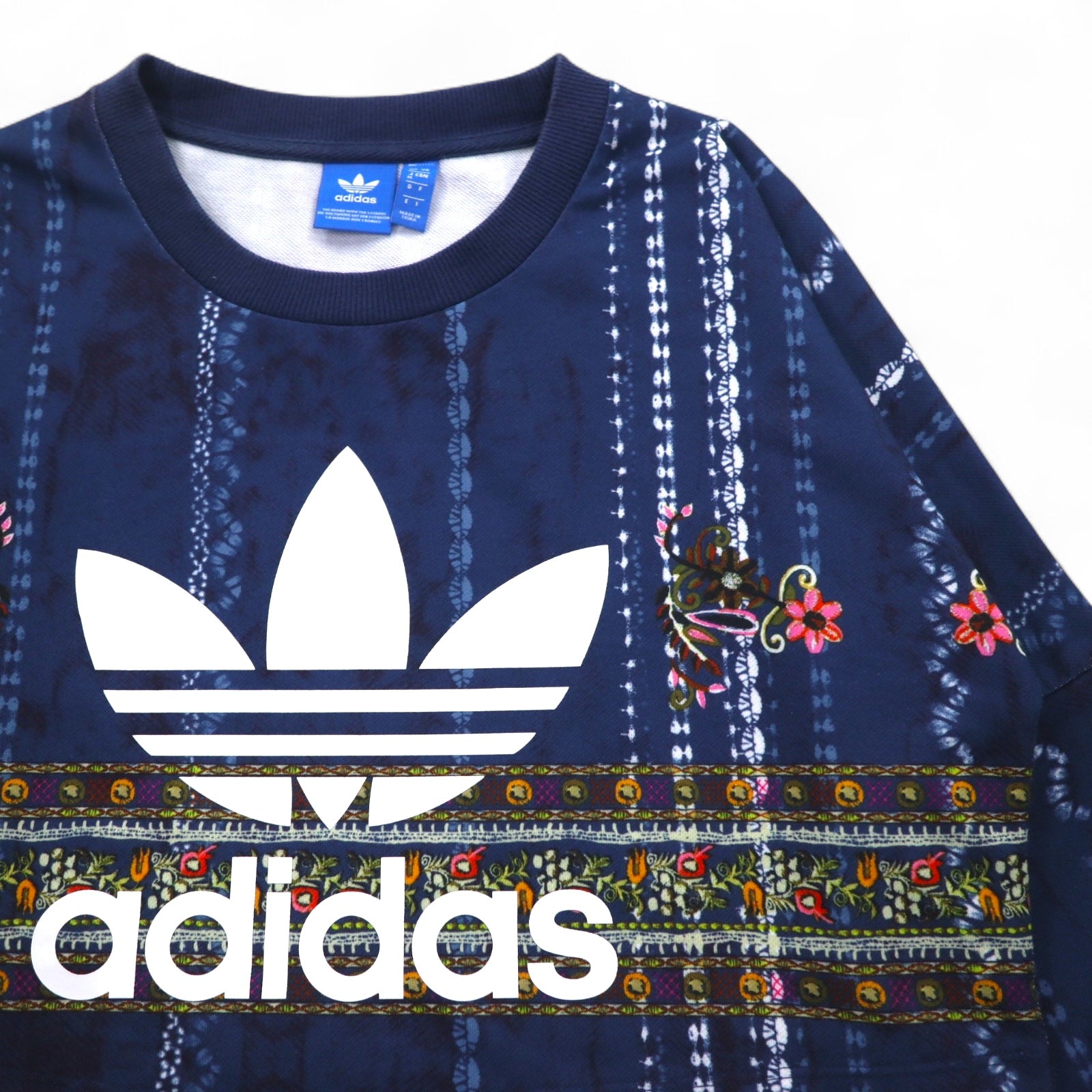 Felpa cropped adidas Originals, taglia M, blu navy, poliestere, fantasia all-over, logo Trifoglio, modello Cirande Sweat AY6896