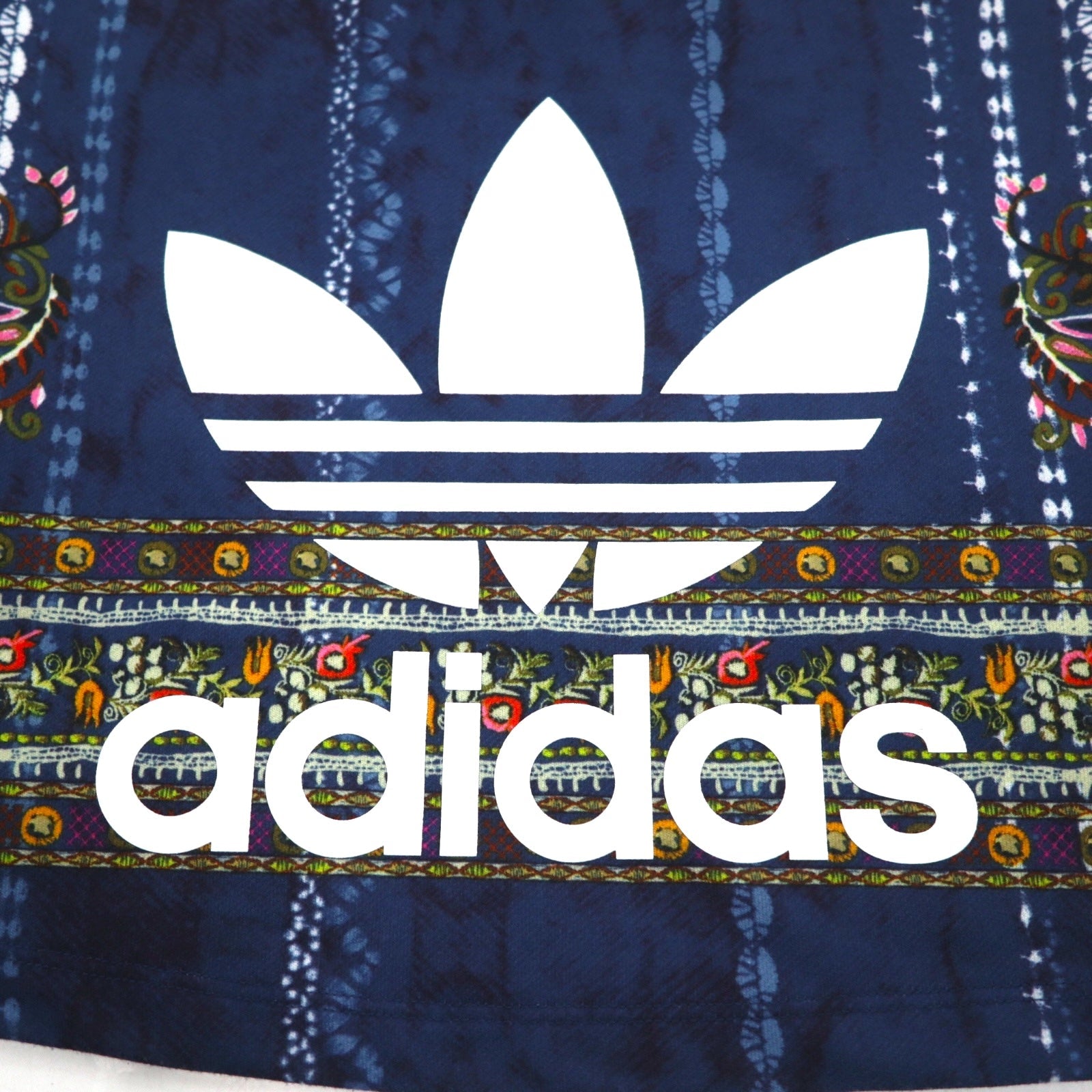 Felpa cropped adidas Originals, taglia M, blu navy, poliestere, fantasia all-over, logo Trifoglio, modello Cirande Sweat AY6896