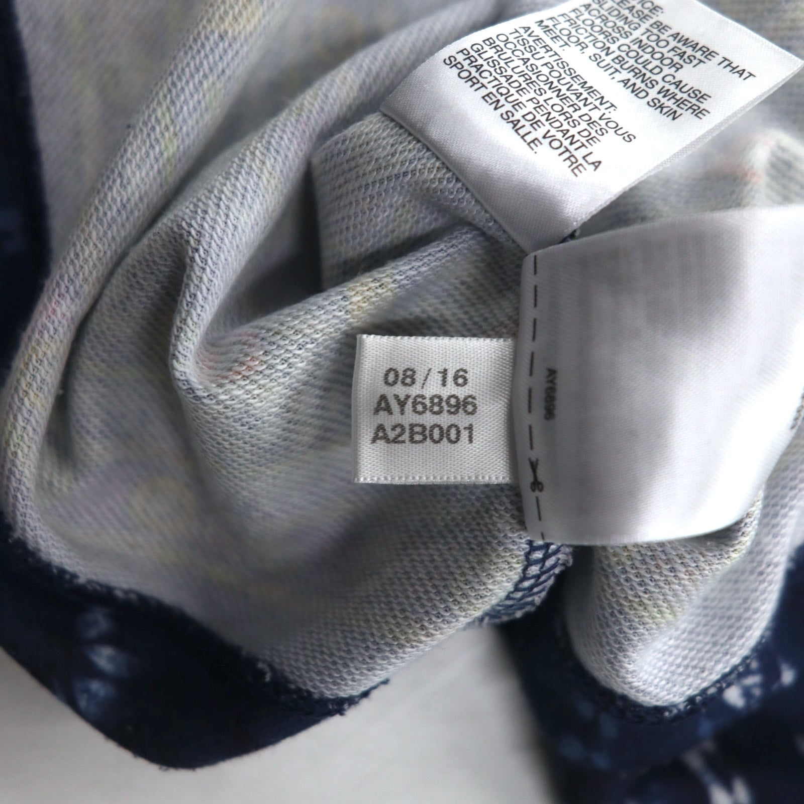 Felpa cropped adidas Originals, taglia M, blu navy, poliestere, fantasia all-over, logo Trifoglio, modello Cirande Sweat AY6896
