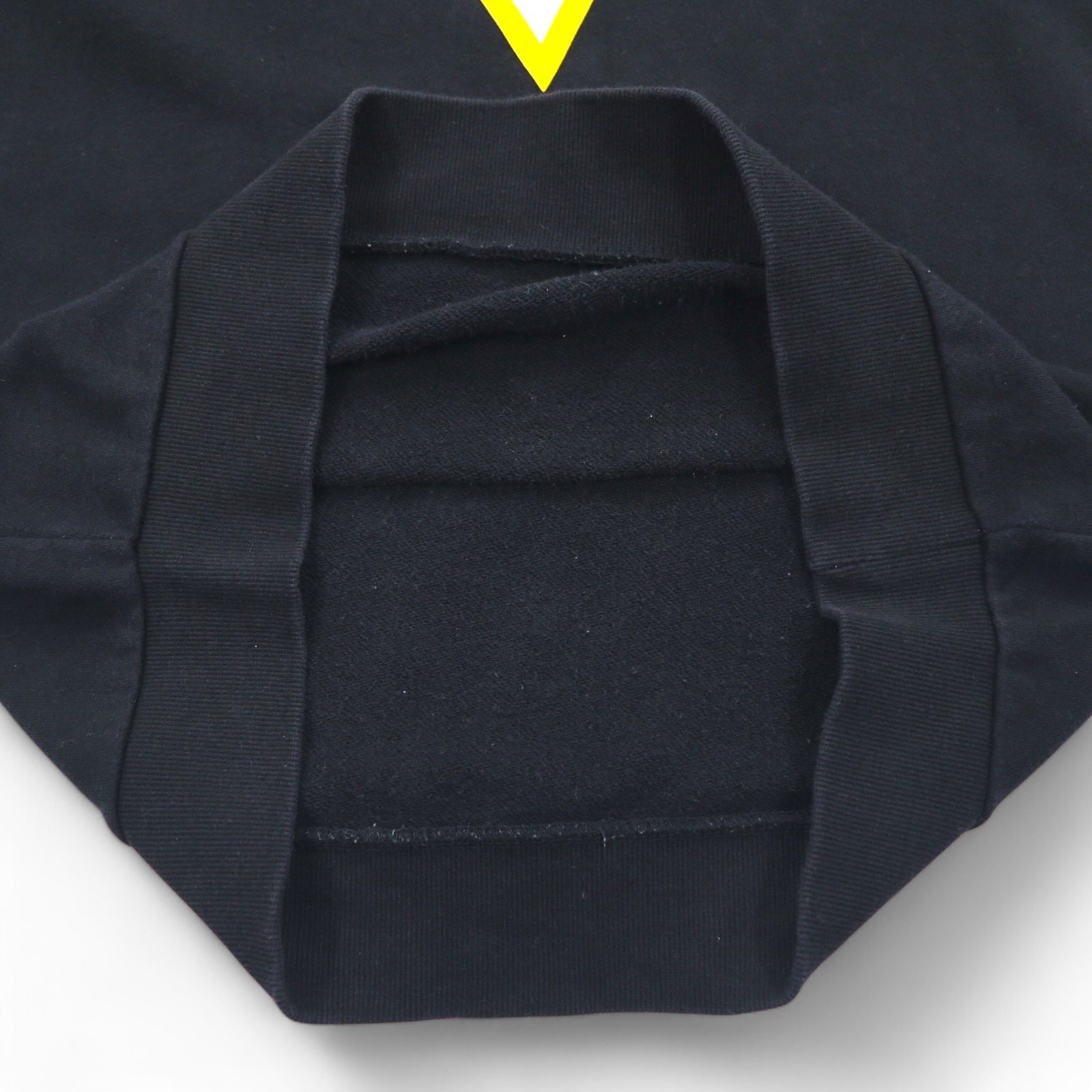 Felpa GUESS con stampa triangolare e logo, taglia L, colore nero, in cotone