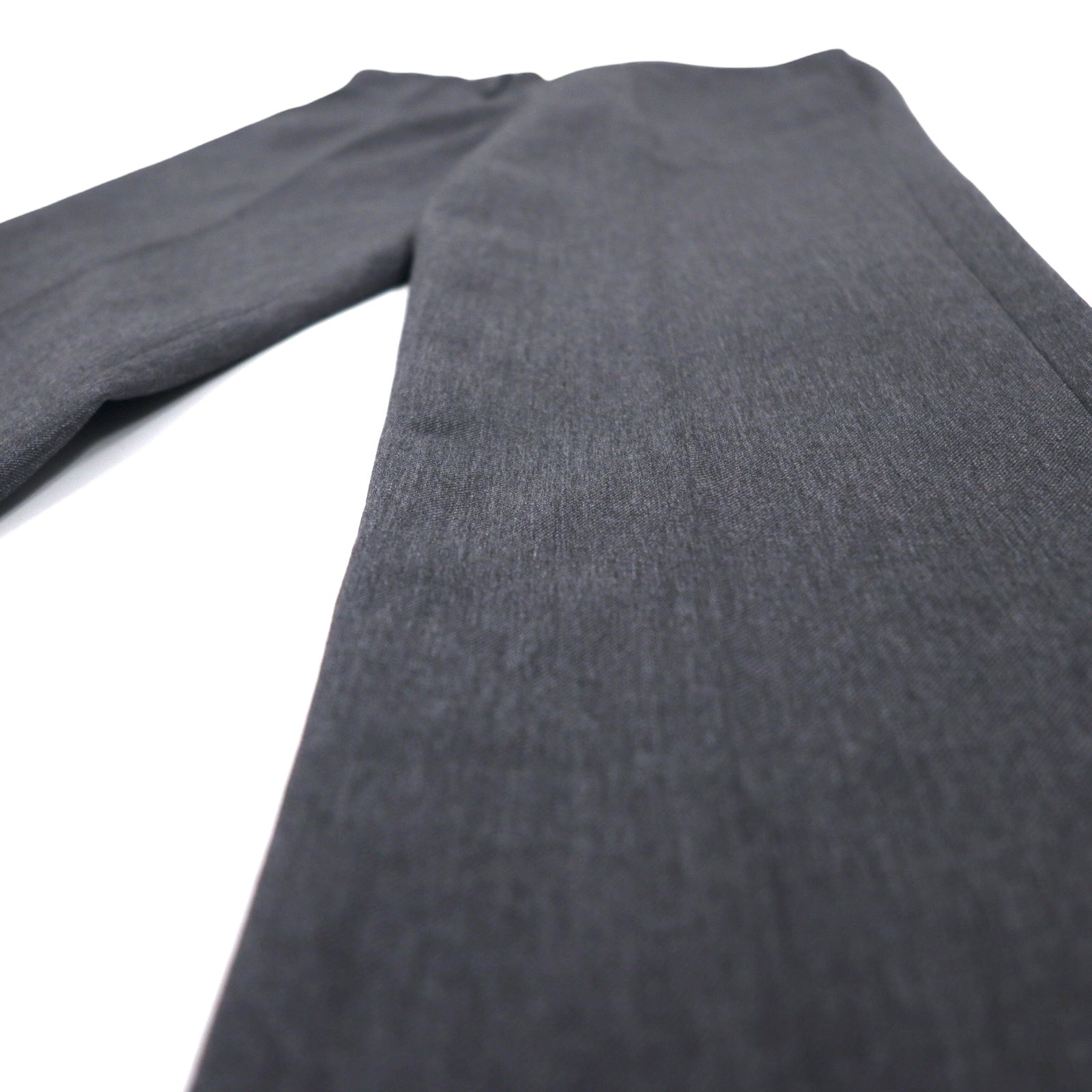 FRED PERRY Pantaloni affusolati a pieghe centrali 30 grigi in cotone PEG LEG TROUSER T3815 Prodotto in Portogallo