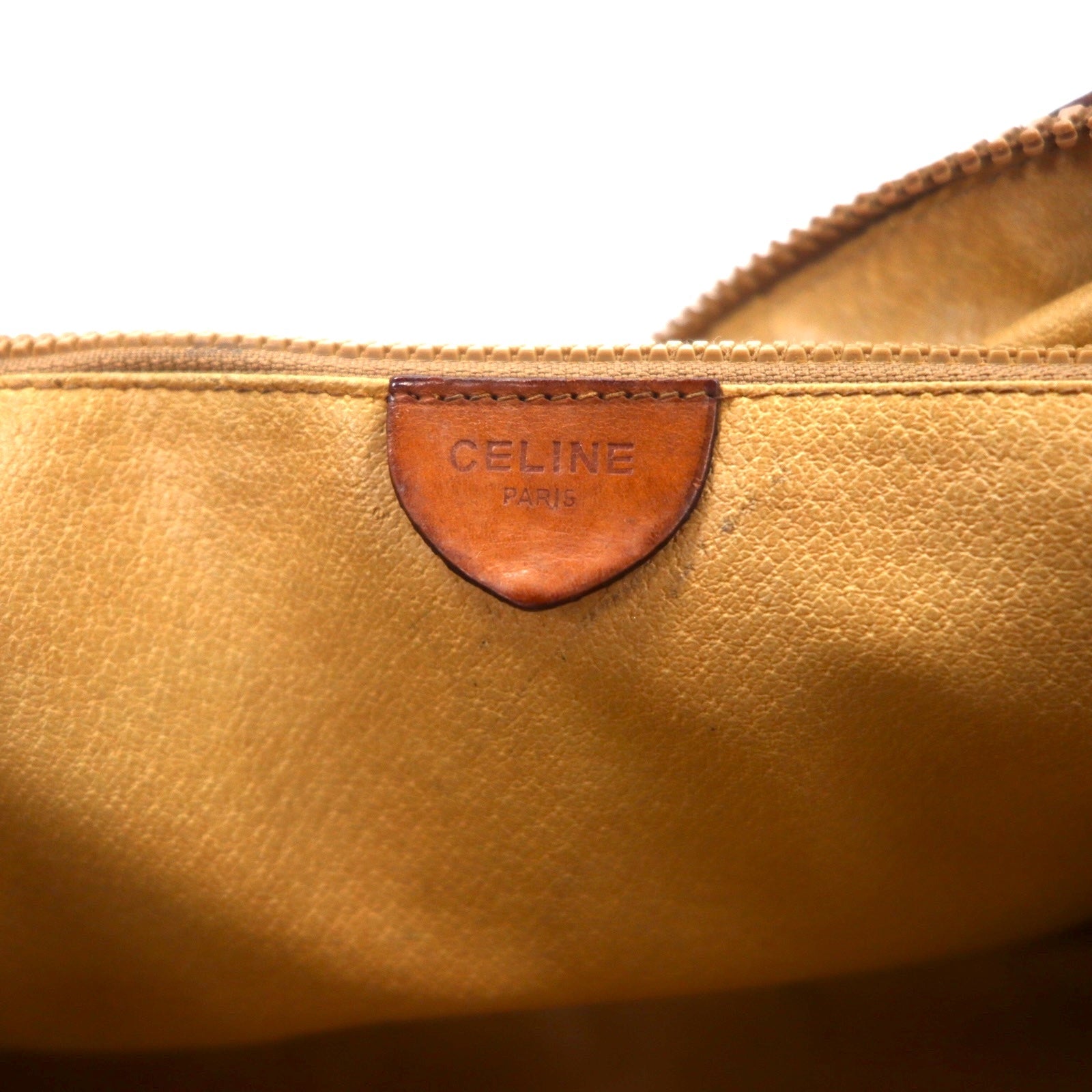 CELINE Made in Italy Old Macadam Pattern Shoulder Bag Beige Leather All-over Pattern Logo Riri Zip M07